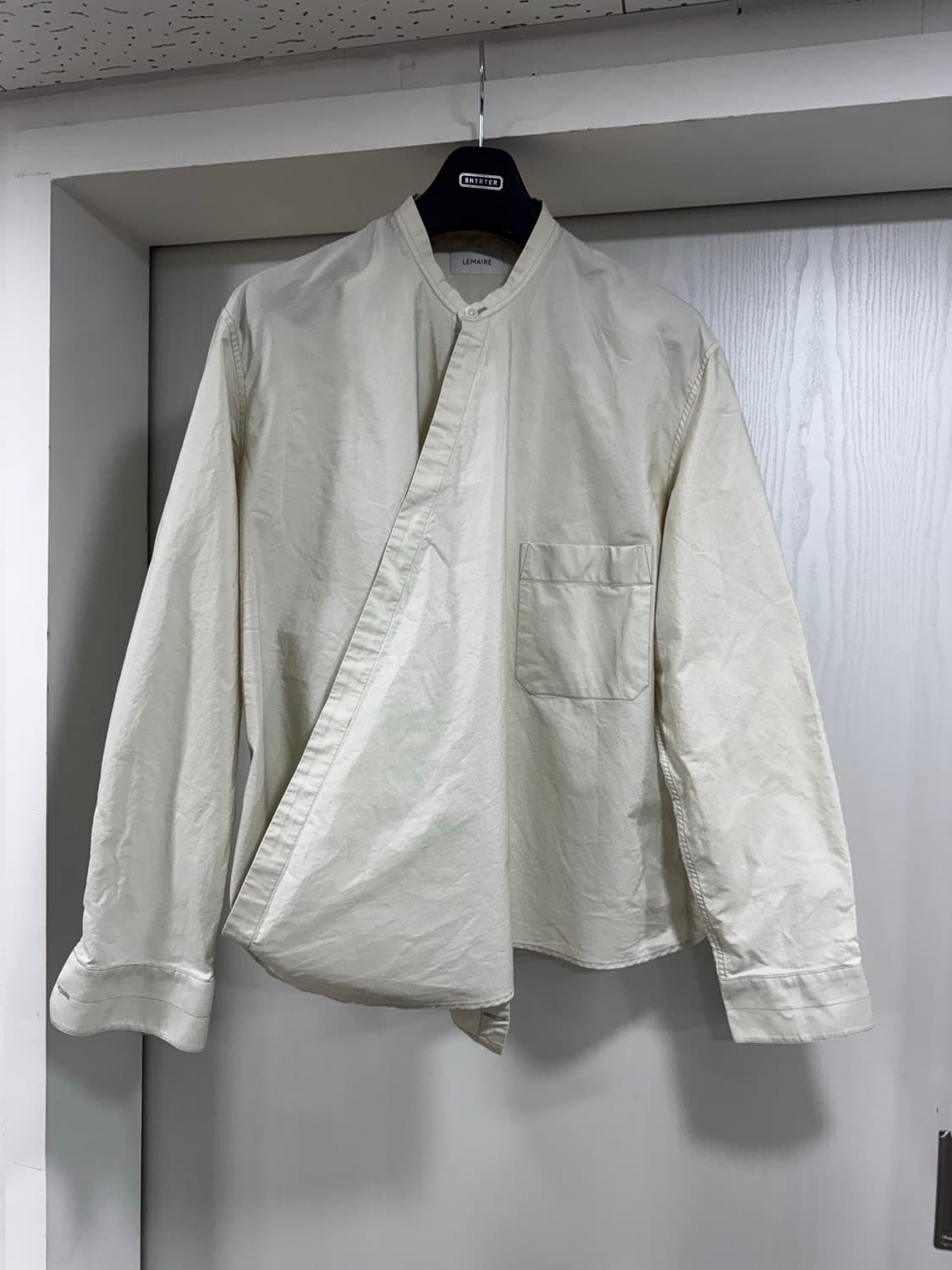 르메르 랩오버 셔츠 라이트 세이지 색상 상품이미지2