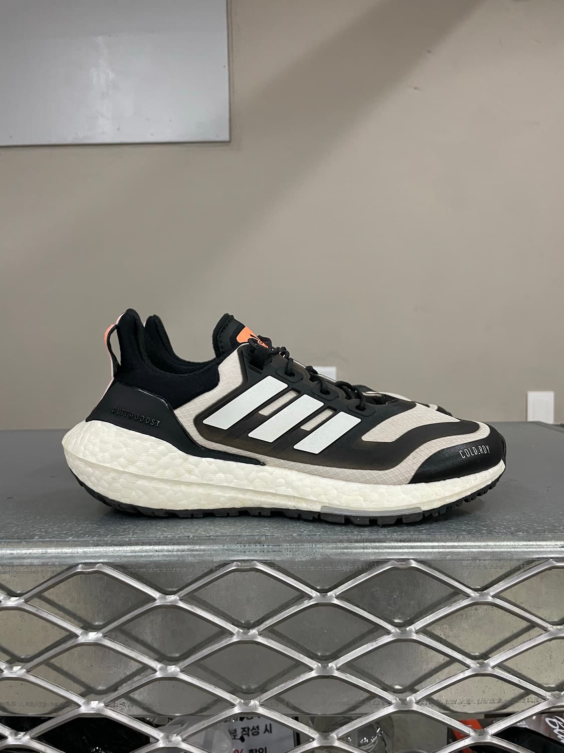 아디다스 울트라부스트 22 콜드 235 상품이미지4