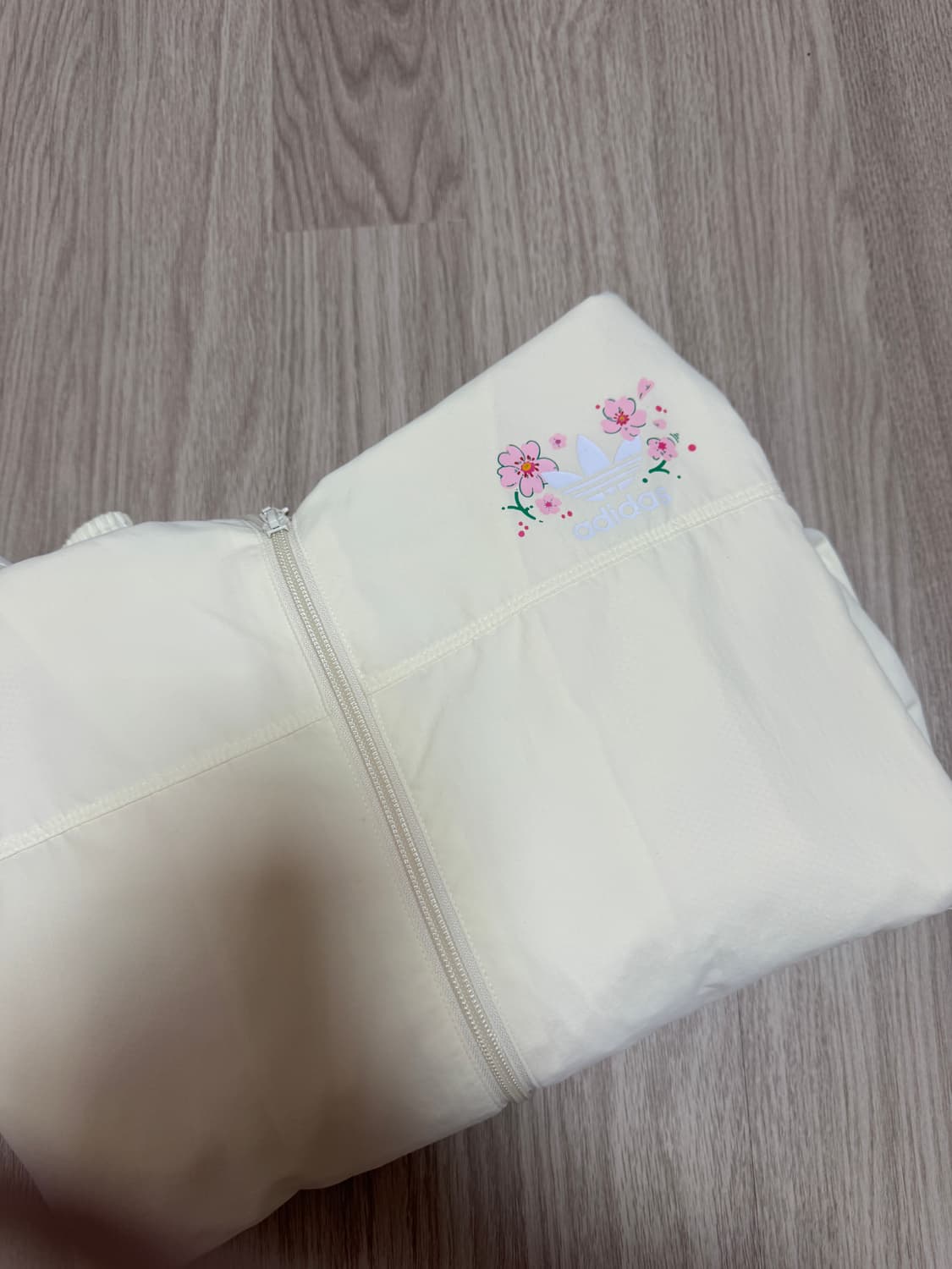 아디다스 우먼스 플라워 트레포일 로고 바람막이 자켓 상품이미지1