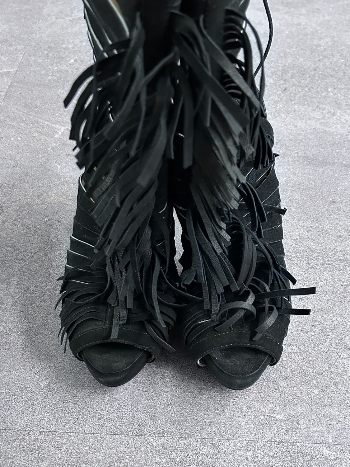 크리스찬 루부탱 프린지 오픈 토 힐 상품이미지3