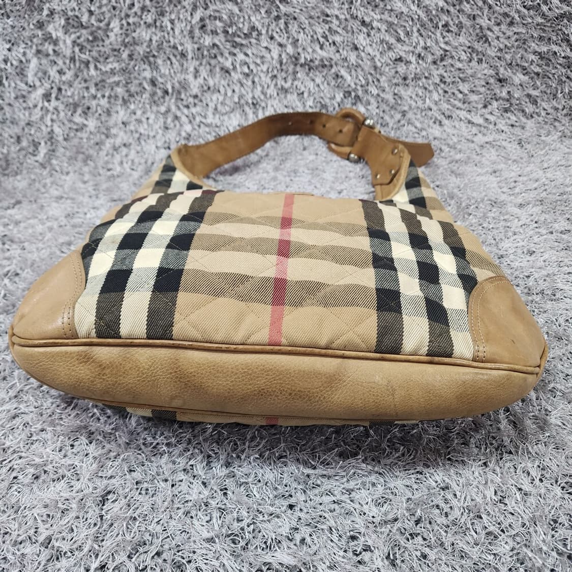 버버리 자가드 체크 숄더백 상품이미지5