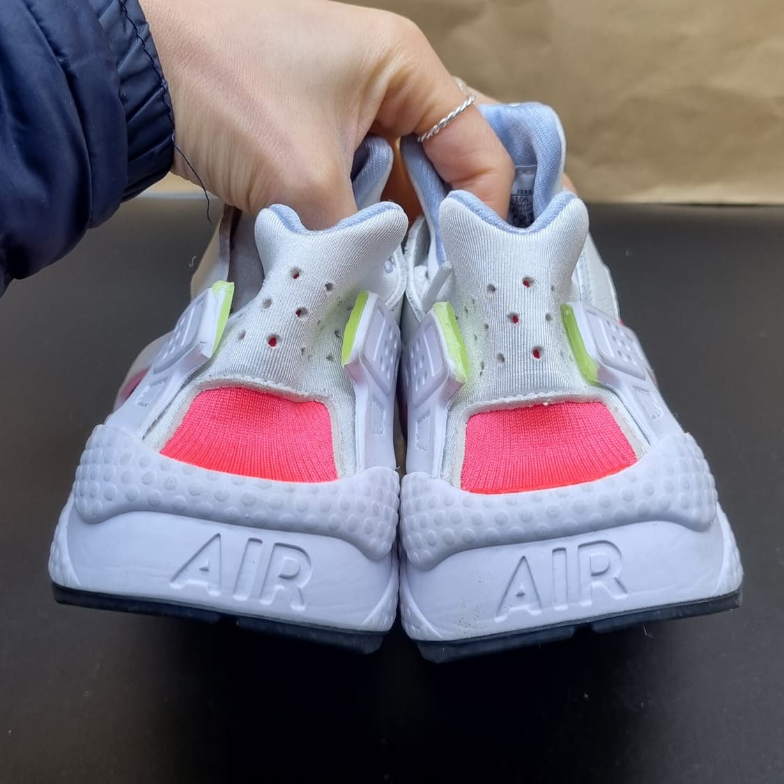 나이키 에어 허라취 여성운동화 실사이즈230  상품이미지4