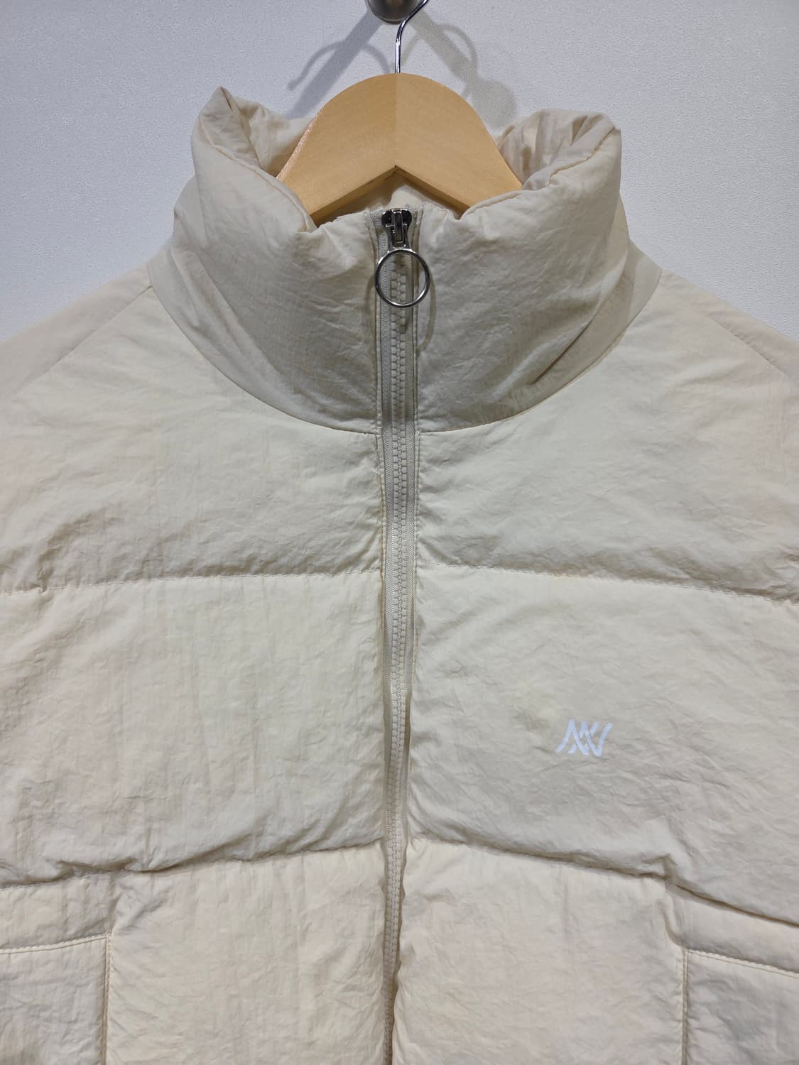 닉앤니콜 심볼 로고 하이넥 크롭 숏패딩 상품이미지3