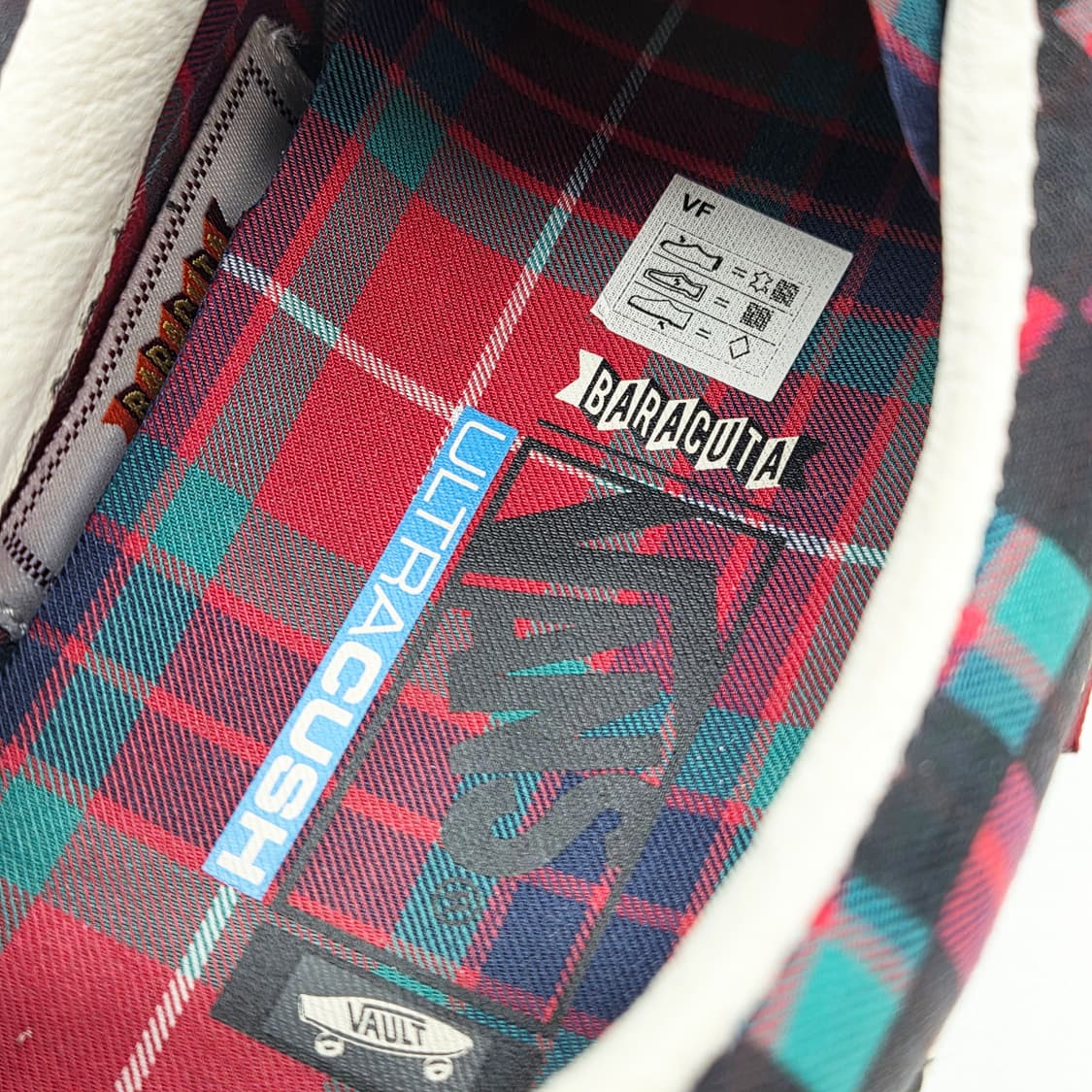 반스 볼트 x 바라쿠타 올드스쿨 VLT LX 타탄 (275) 상품이미지4