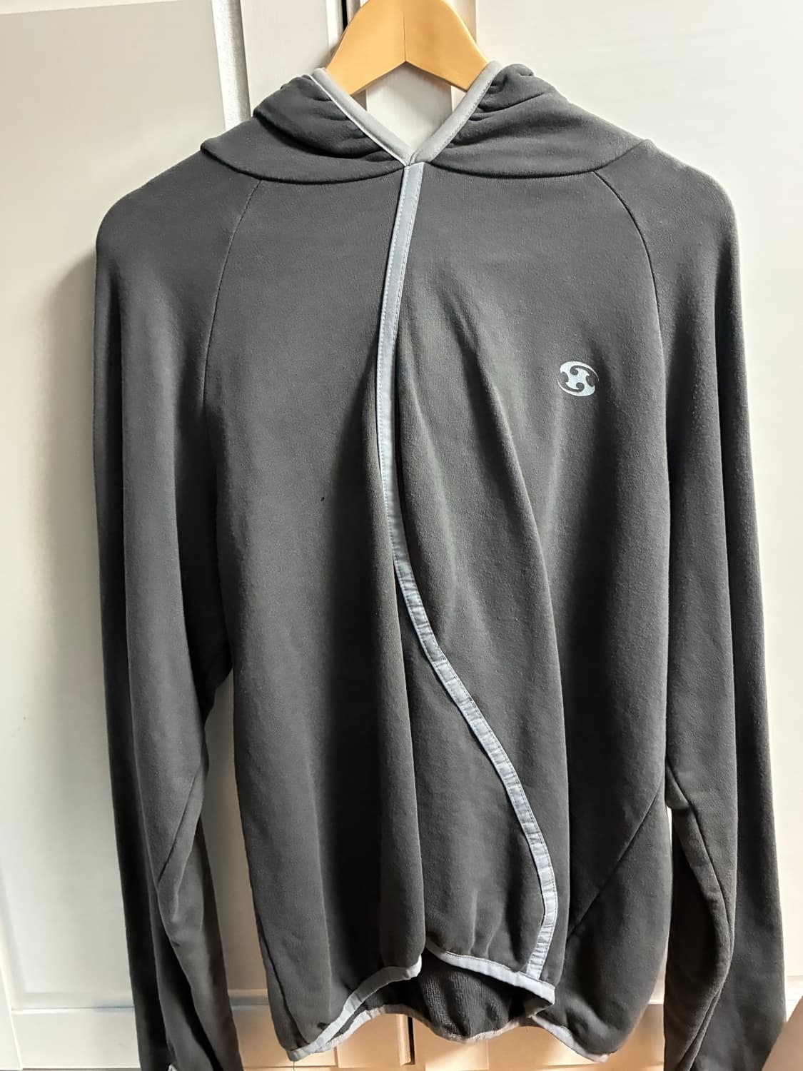 산산기어 23ss 테이프드 후드티 상품이미지1