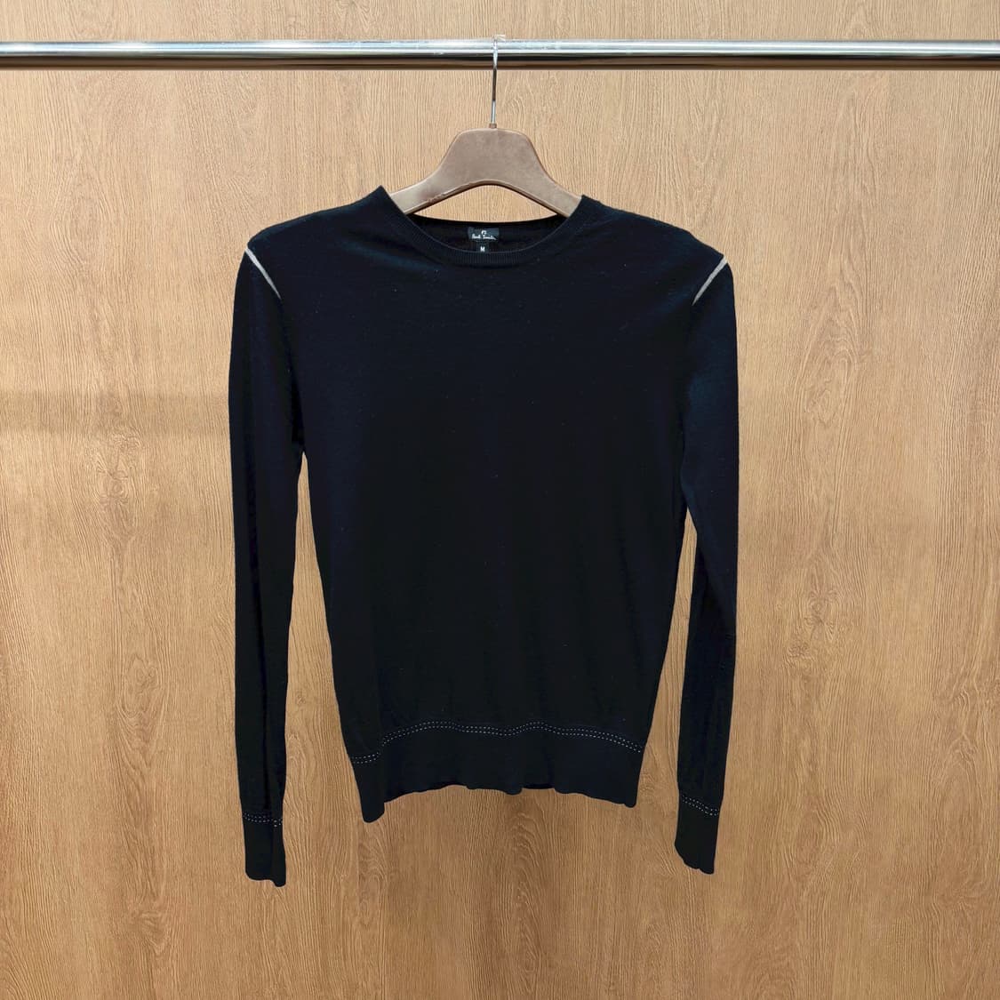 폴스미스 PS 라운드넥 긴팔 니트 숄더 배색 라인 디테일 레귤러핏 블랙 상품이미지2