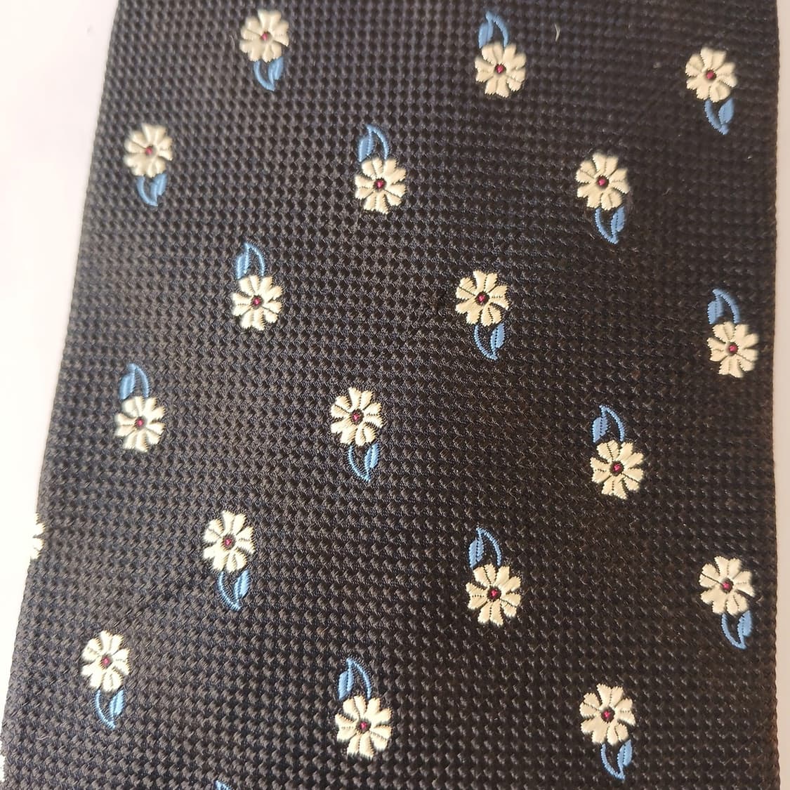 지방시 실크 블랙 플라워 자카드 넥타이 9.6cm A등급 A18890
 상품이미지7