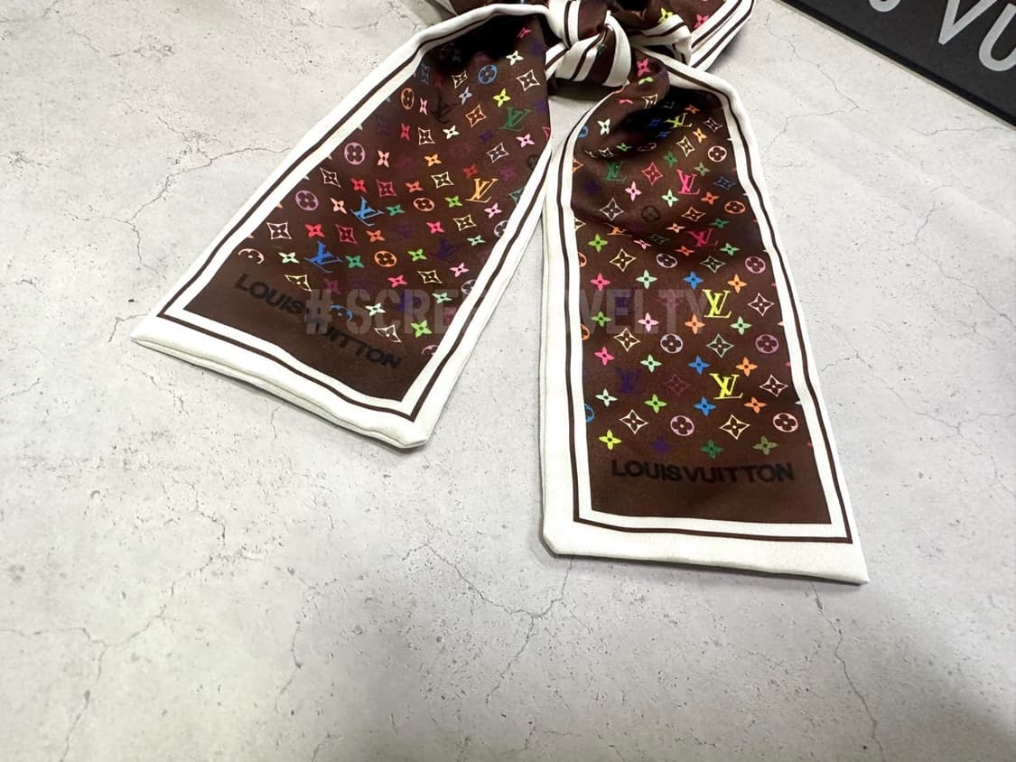루이비통 브라운&멀티컬러 리본 헤어슈슈 상품이미지9