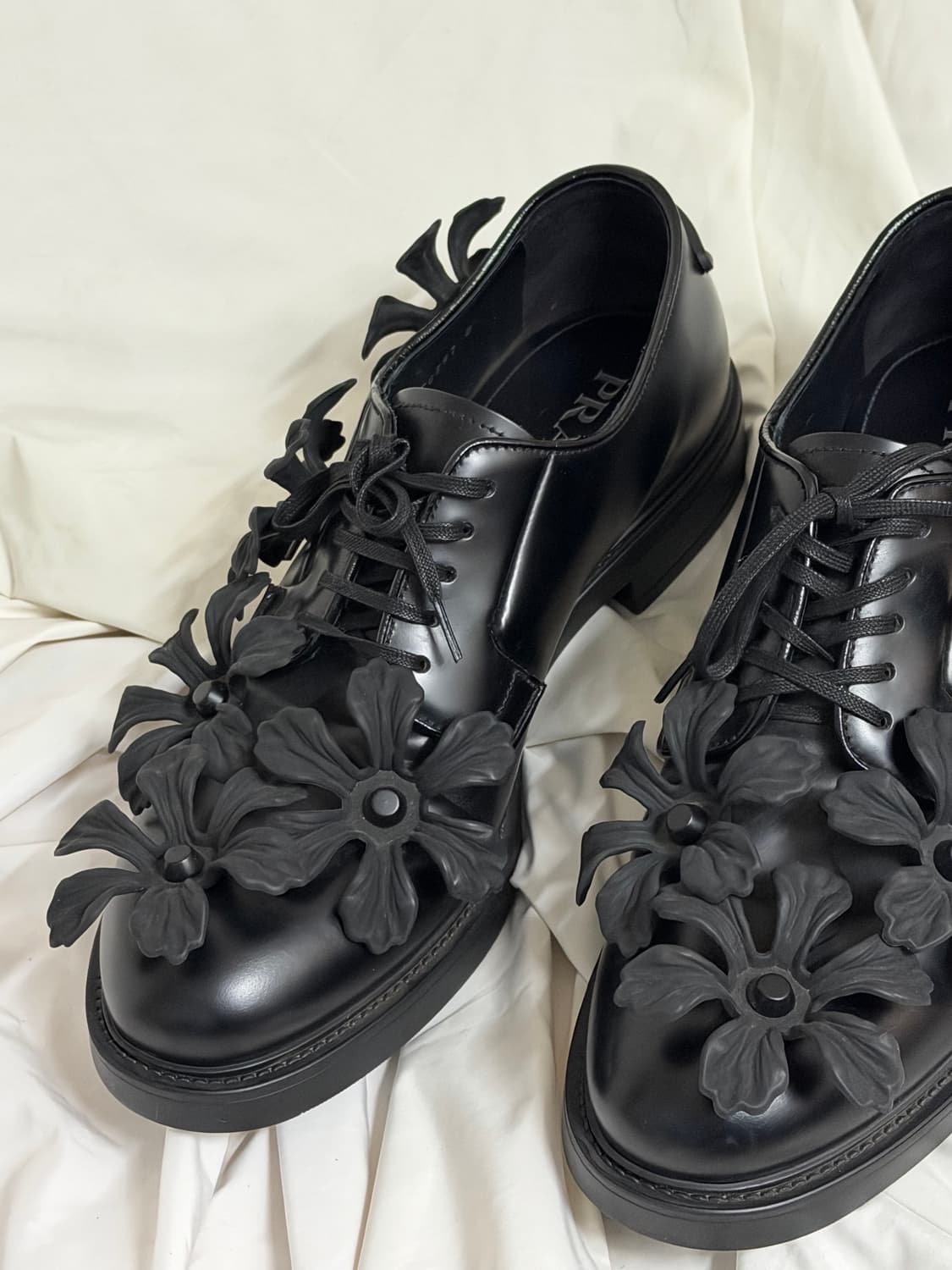 프라다 아플리케 플라워 레더 더비 슈즈 상품이미지3