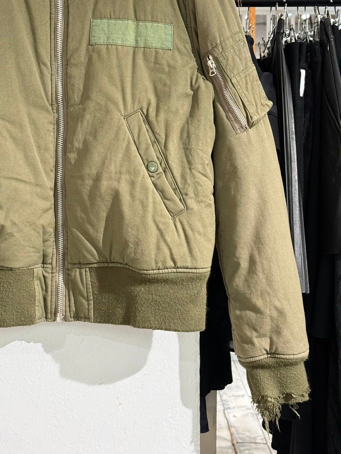 r13 카키 서플러스 디스트로이드 MA-1 봄버 자켓 상품이미지5