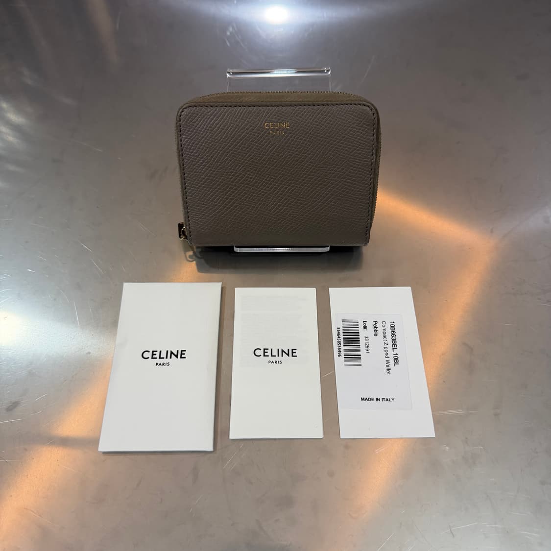 [리오브] 셀린느 로고 컴팩트 지퍼 반지갑 상품이미지1