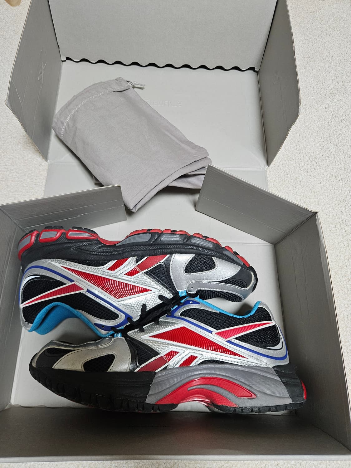 리복  베트멍 스파이크 러너 270 상품이미지3