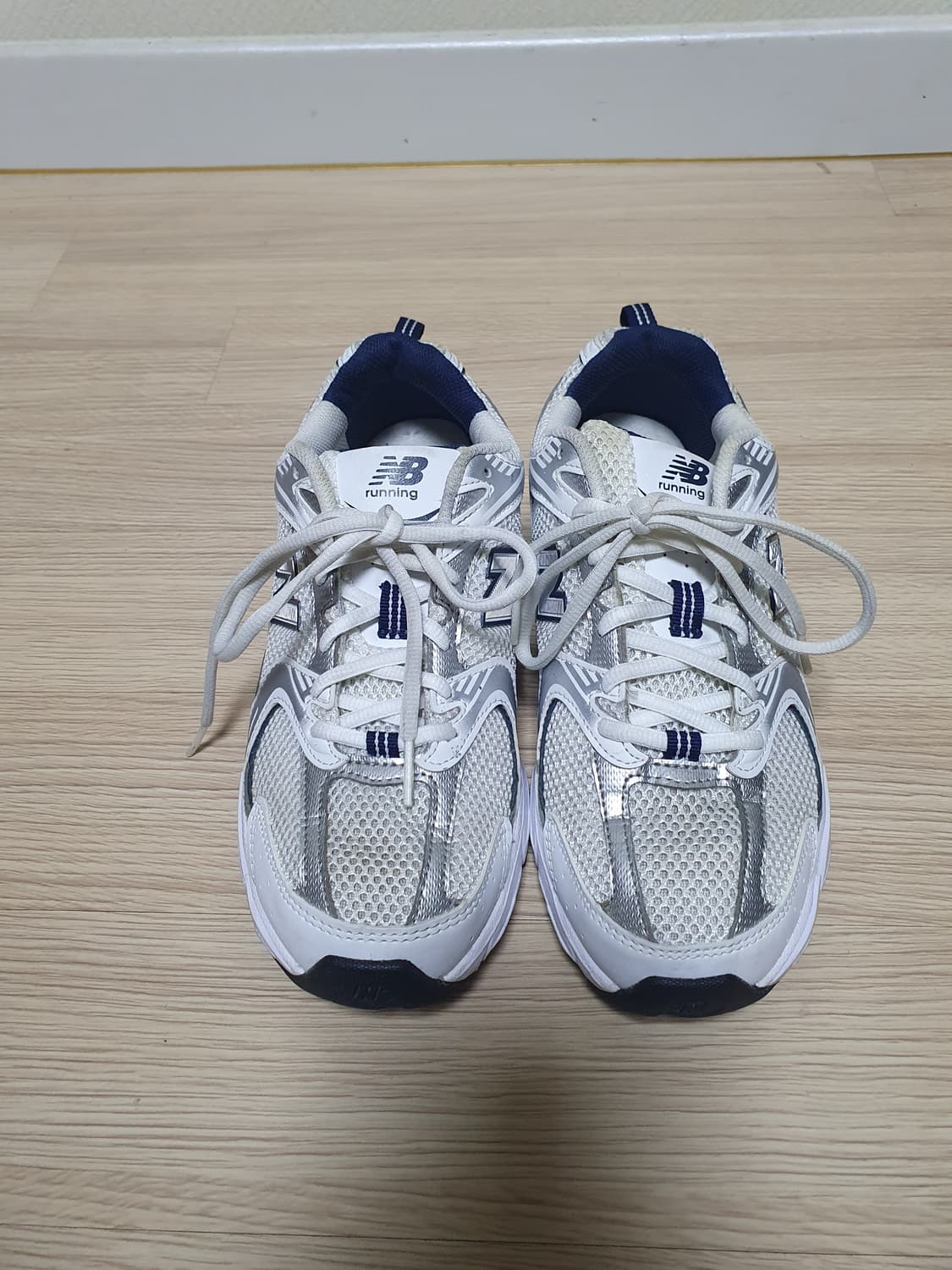 뉴발란스 530 화이트 실버 운동화 240 상품이미지3