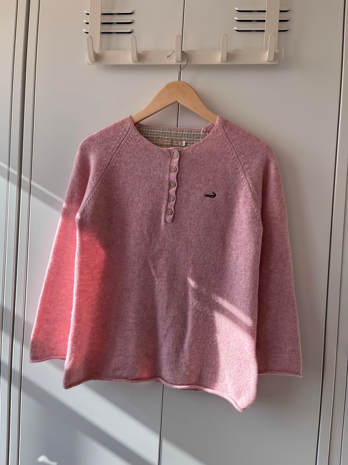 크로커다일 우드단추 연분홍 울니트 상품이미지3