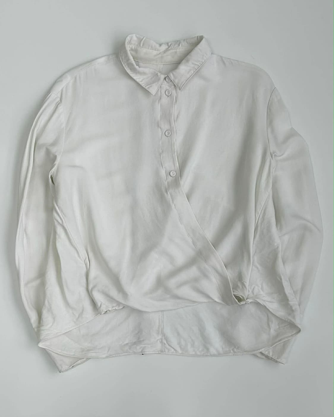 [0] 구호 22년 신형 랩 디자인 블라우스 셔츠 상품이미지1