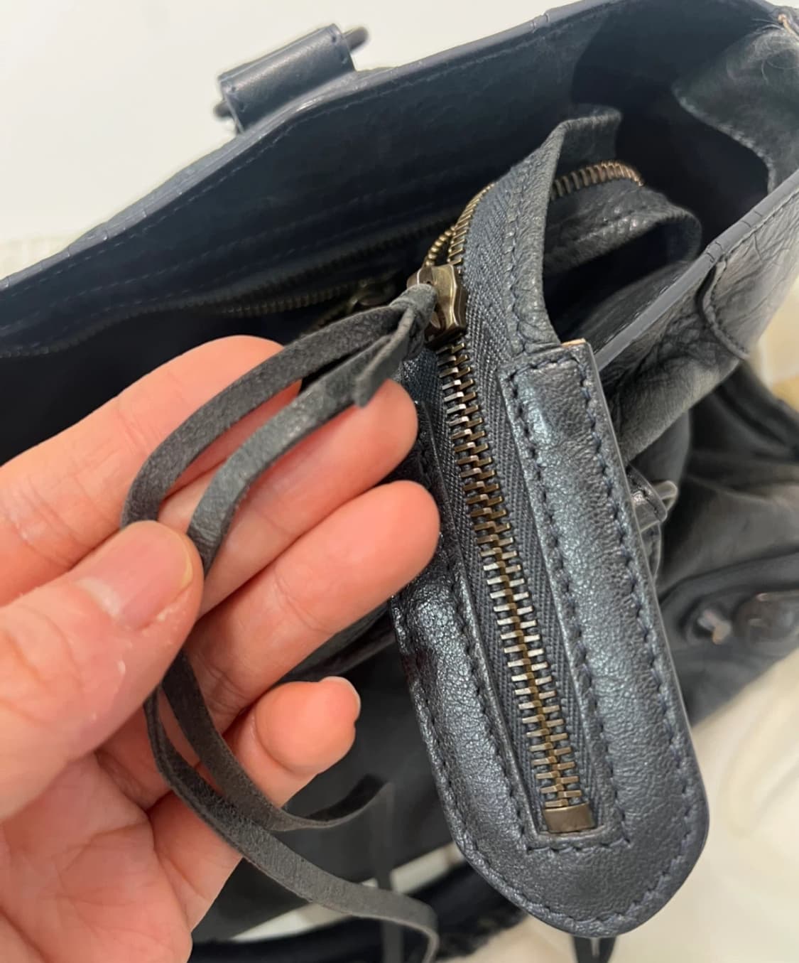 발렌시아가 모터백 미듐 상품이미지4