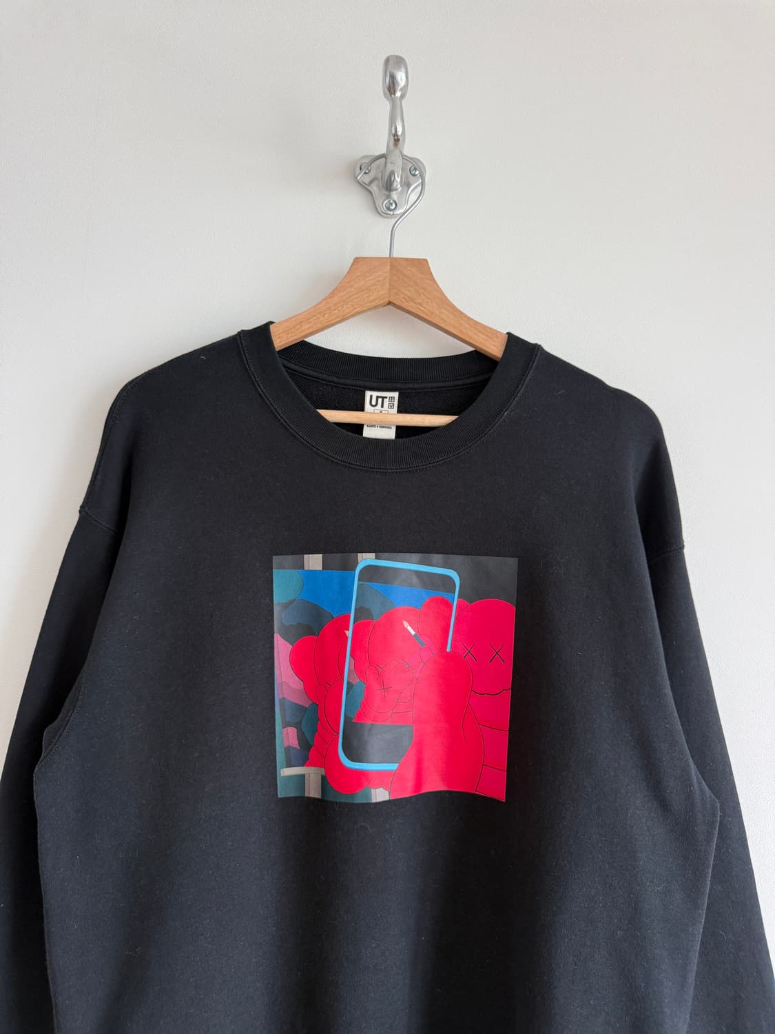 유니클로(UNIQLO) KAWS + Warhol 맨투맨 상품이미지2