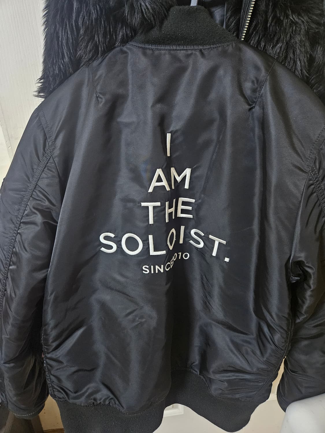 솔로이스트 알파인더스트릿 봄버 자켓 판매합니다 상품이미지2