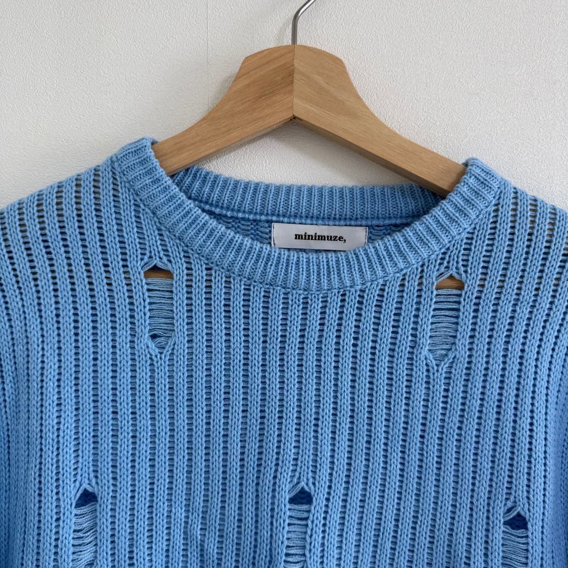 모어먼트 데미지 브레이드 니트 블루 상품이미지5