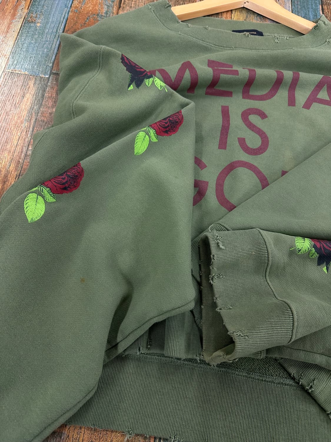 (2)언더커버 미디어이즈갓 맨투맨 카키 상품이미지10