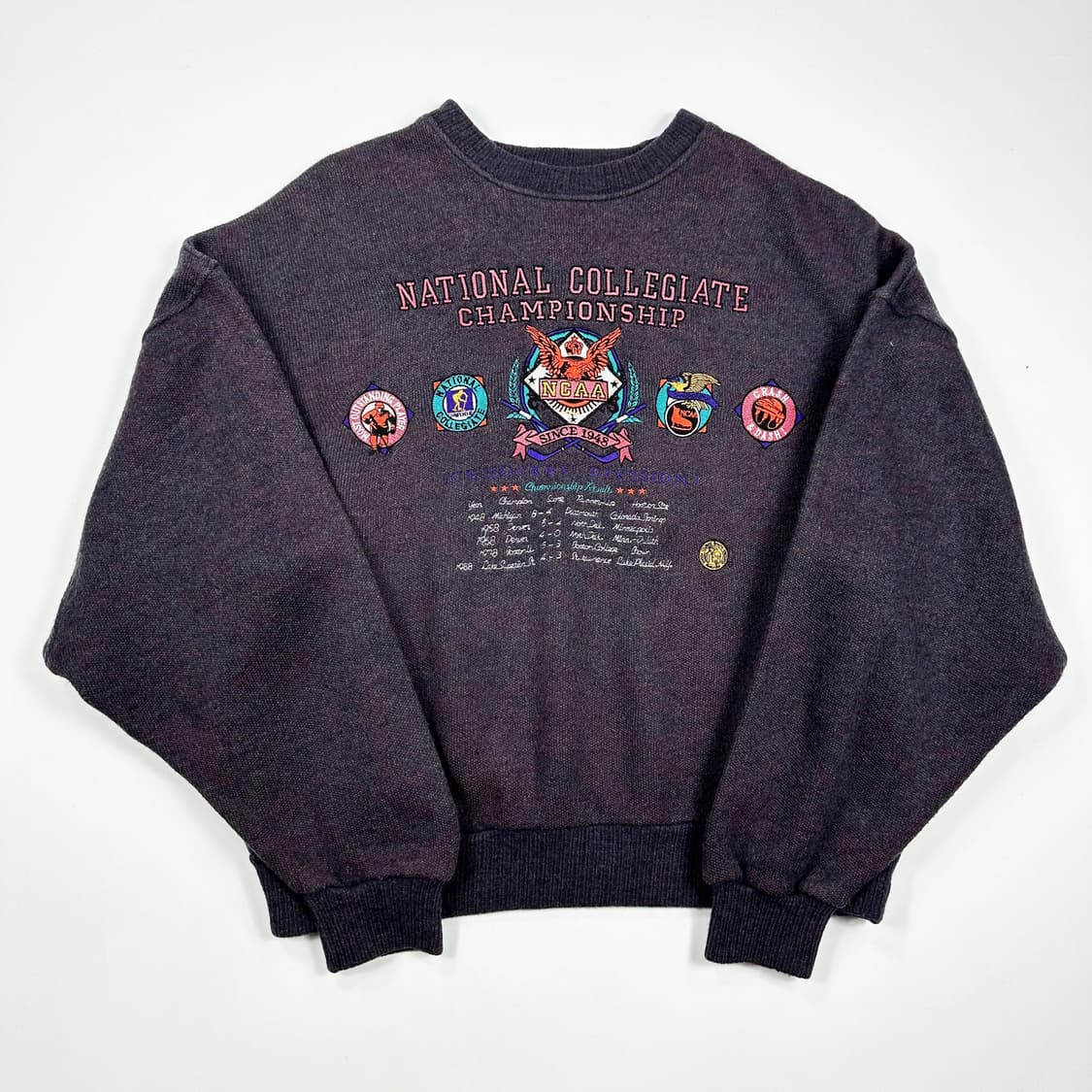 데상트 재팬 NCAA 자수 퍼플 니트 (M) 상품이미지2