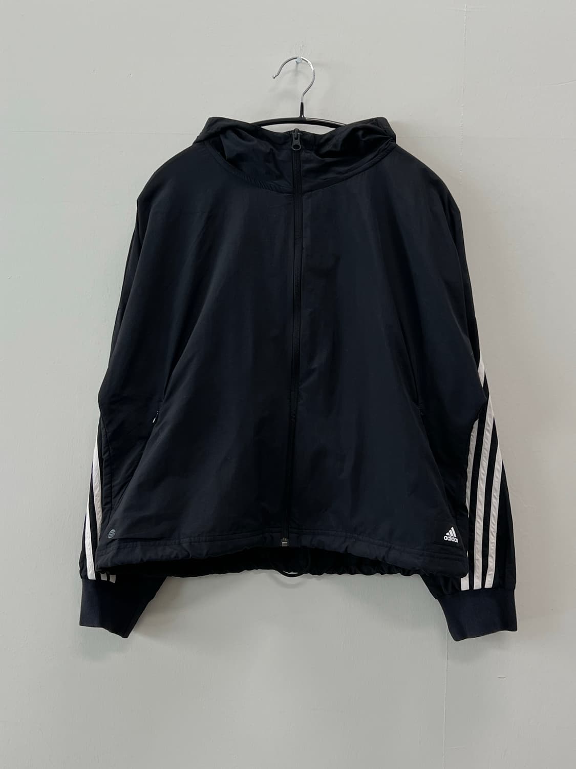 아디다스 우먼스 가오리핏 크롭 우븐 바람막이 자켓 블랙 상품이미지2