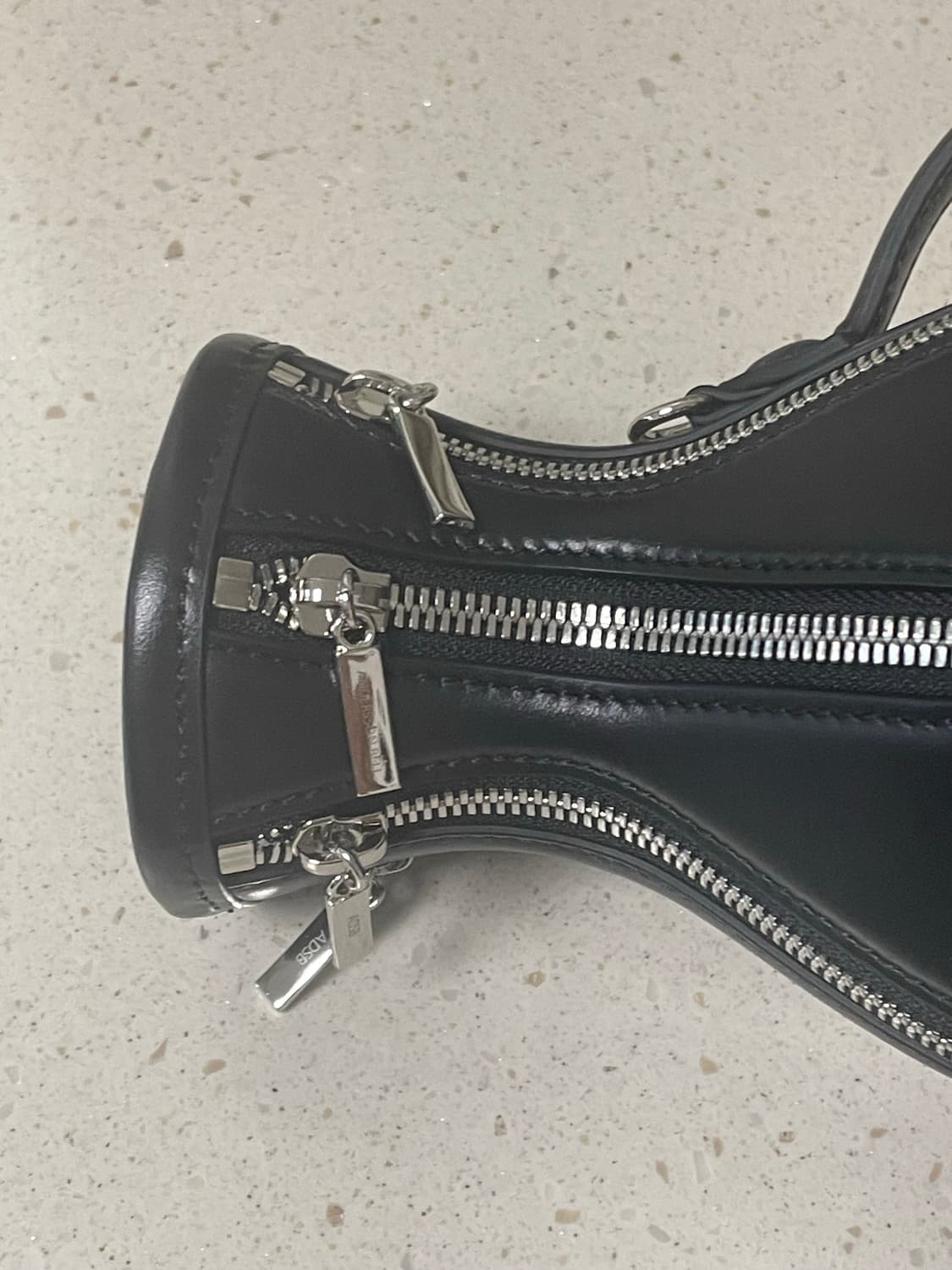 앤더슨벨 미니 바소 백 블랙 상품이미지3