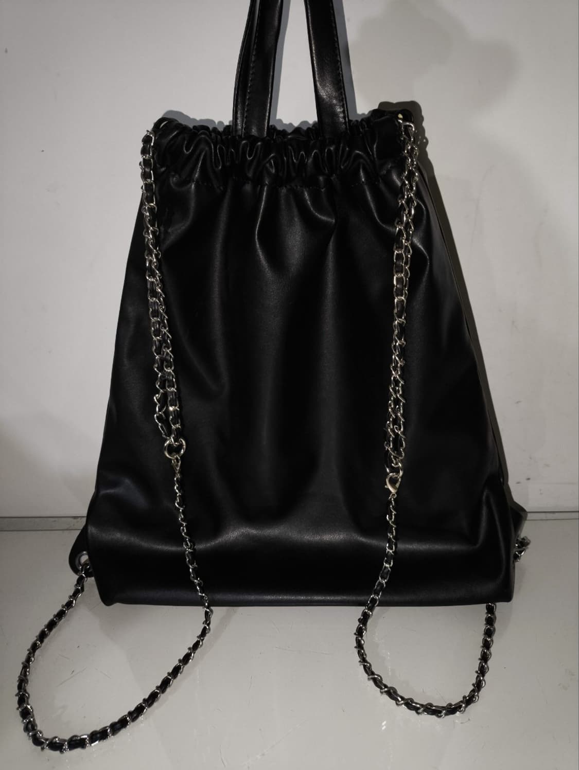 가죽 메탈체인 드로스트링 백팩 짐색 상품이미지1