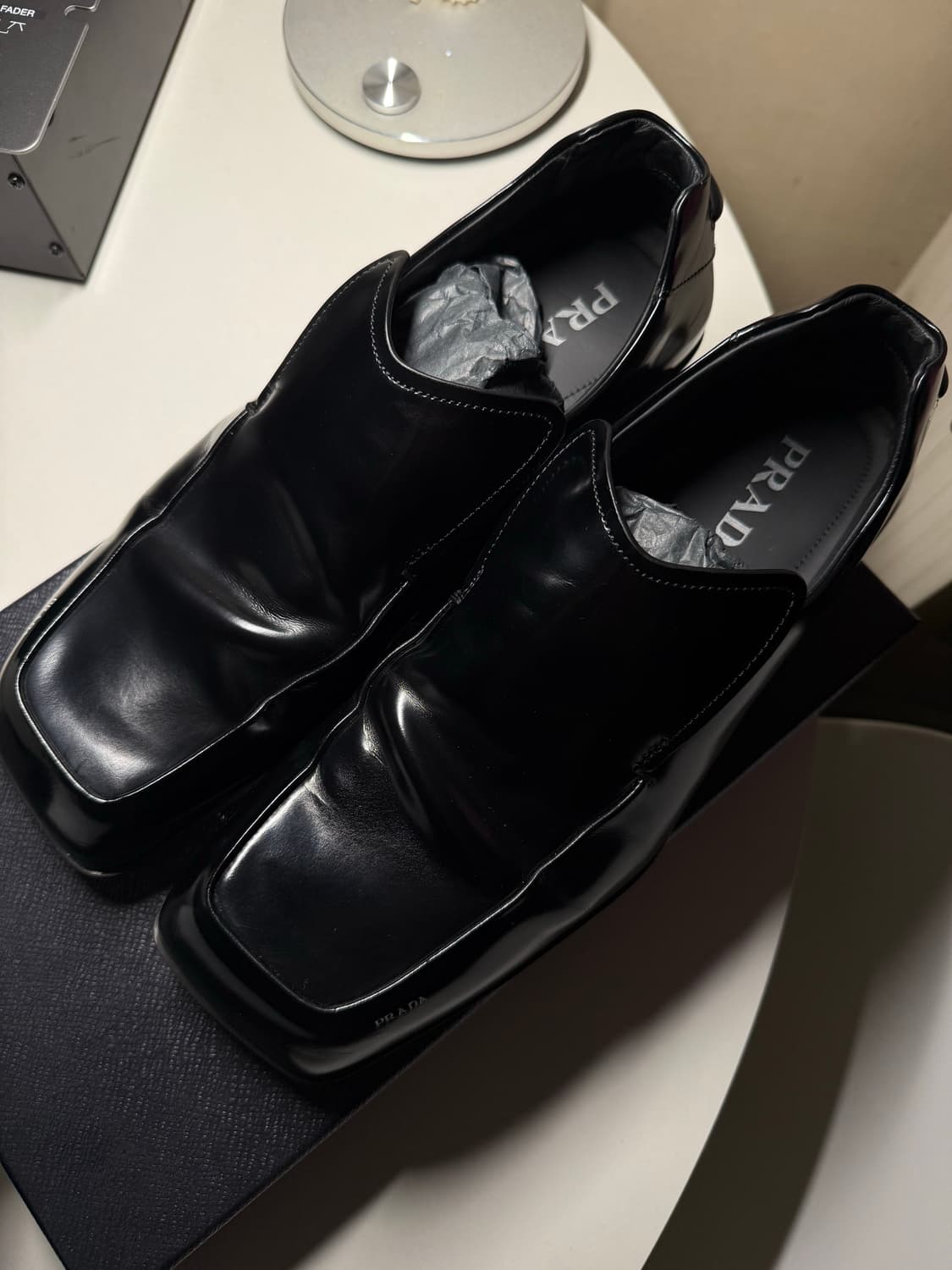 프라다 SS24 컬렉션 레이저 로퍼 상품이미지1