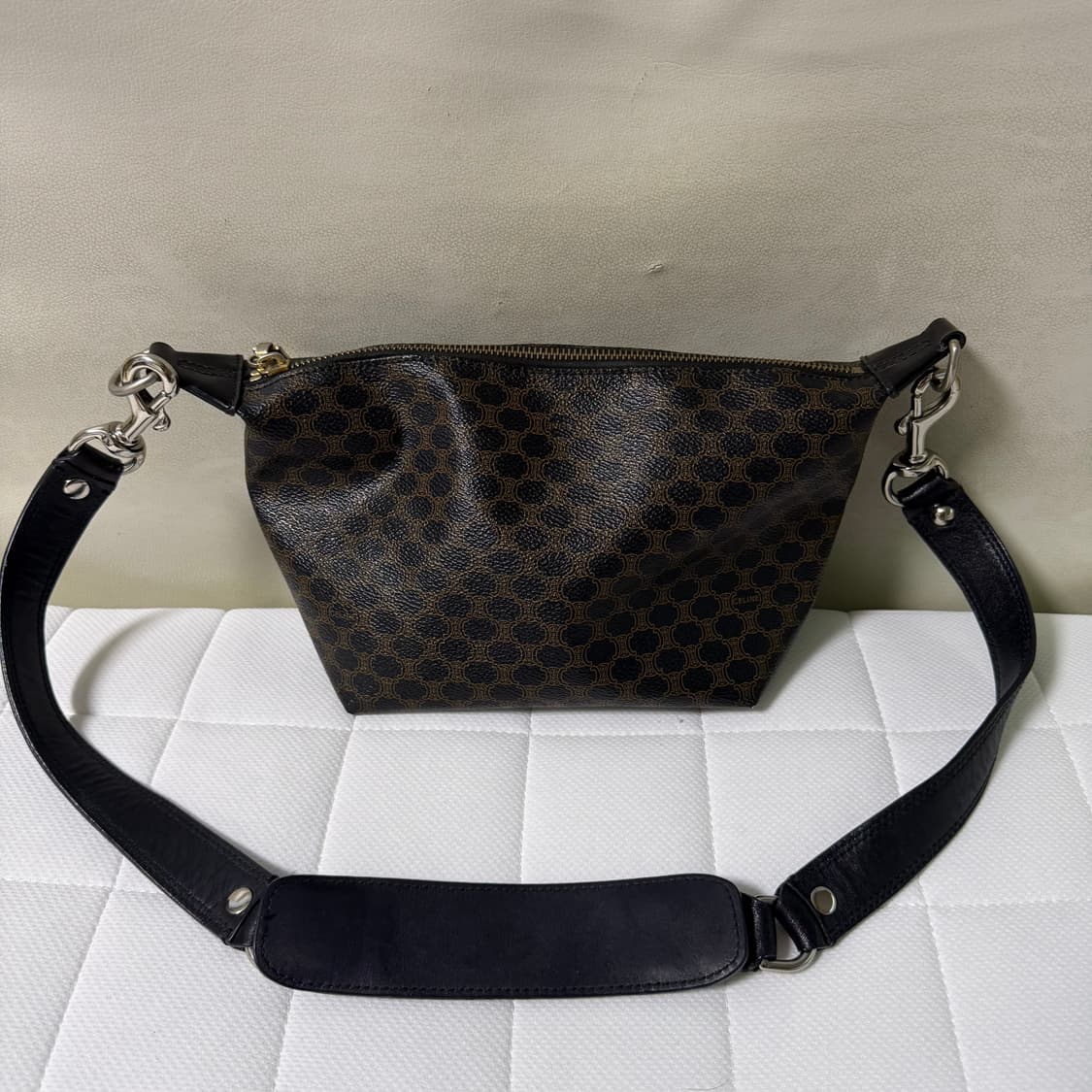 셀린느 정품 마카담 크로스백 상품이미지1