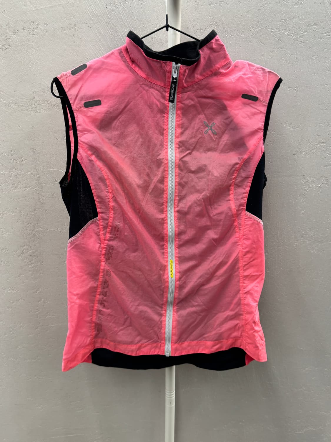 몬츄라 핑크색 바람막이 조끼 M  상품이미지2