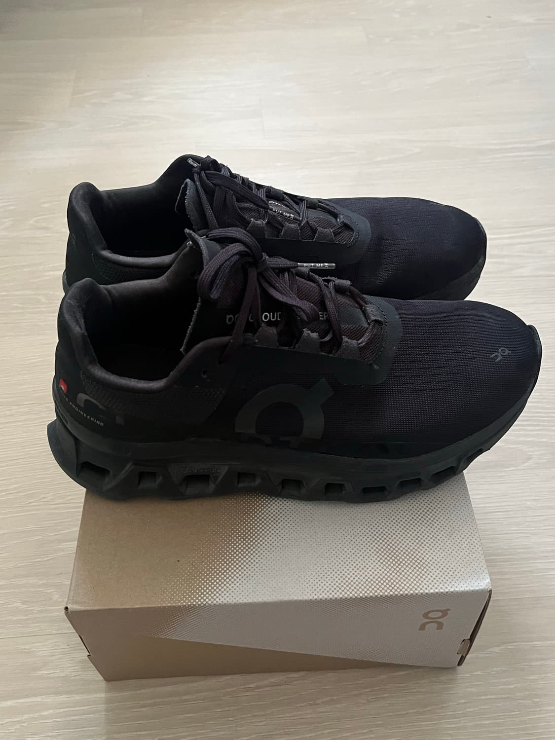 온러닝 클라우드몬스터 올 블랙  상품이미지2