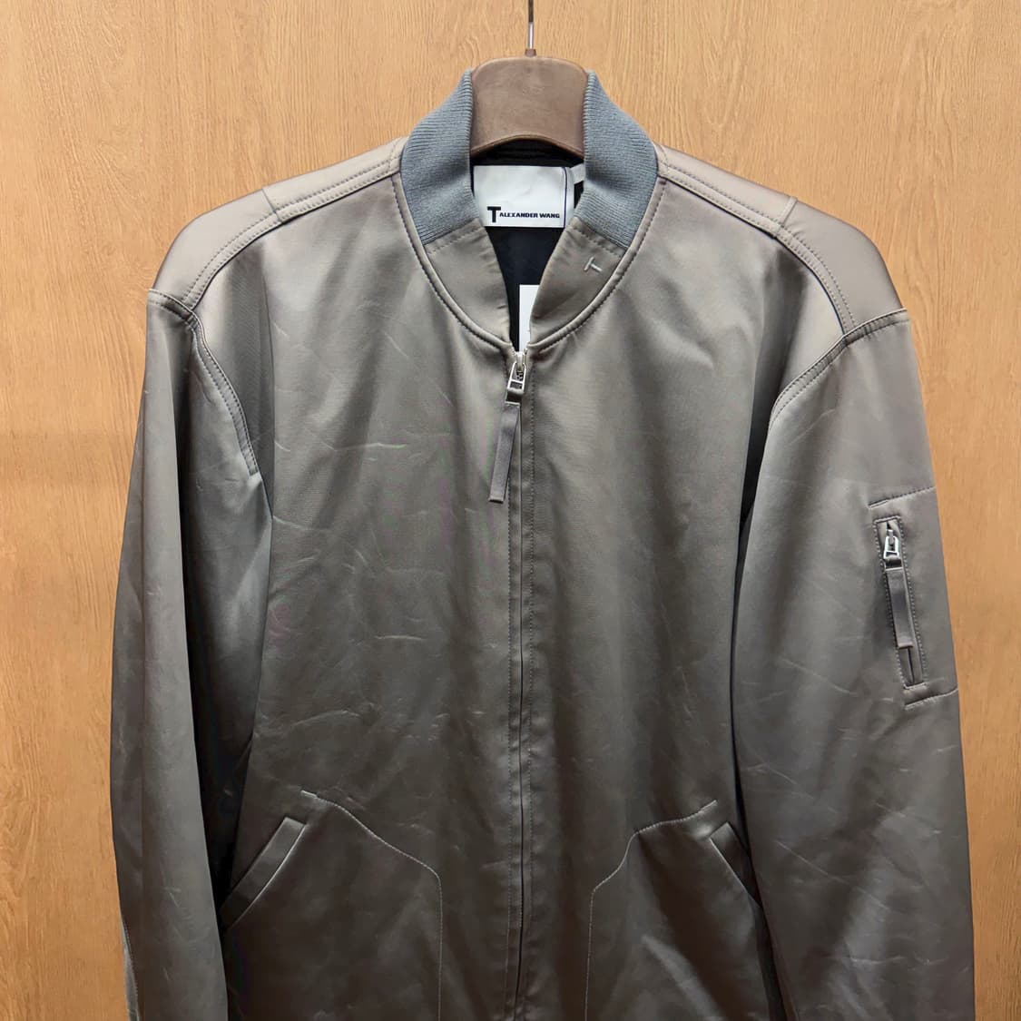 알렉산더 왕 새틴 보머 자켓 니트 립 트리밍 지퍼 포켓 디테일 브라운 상품이미지4