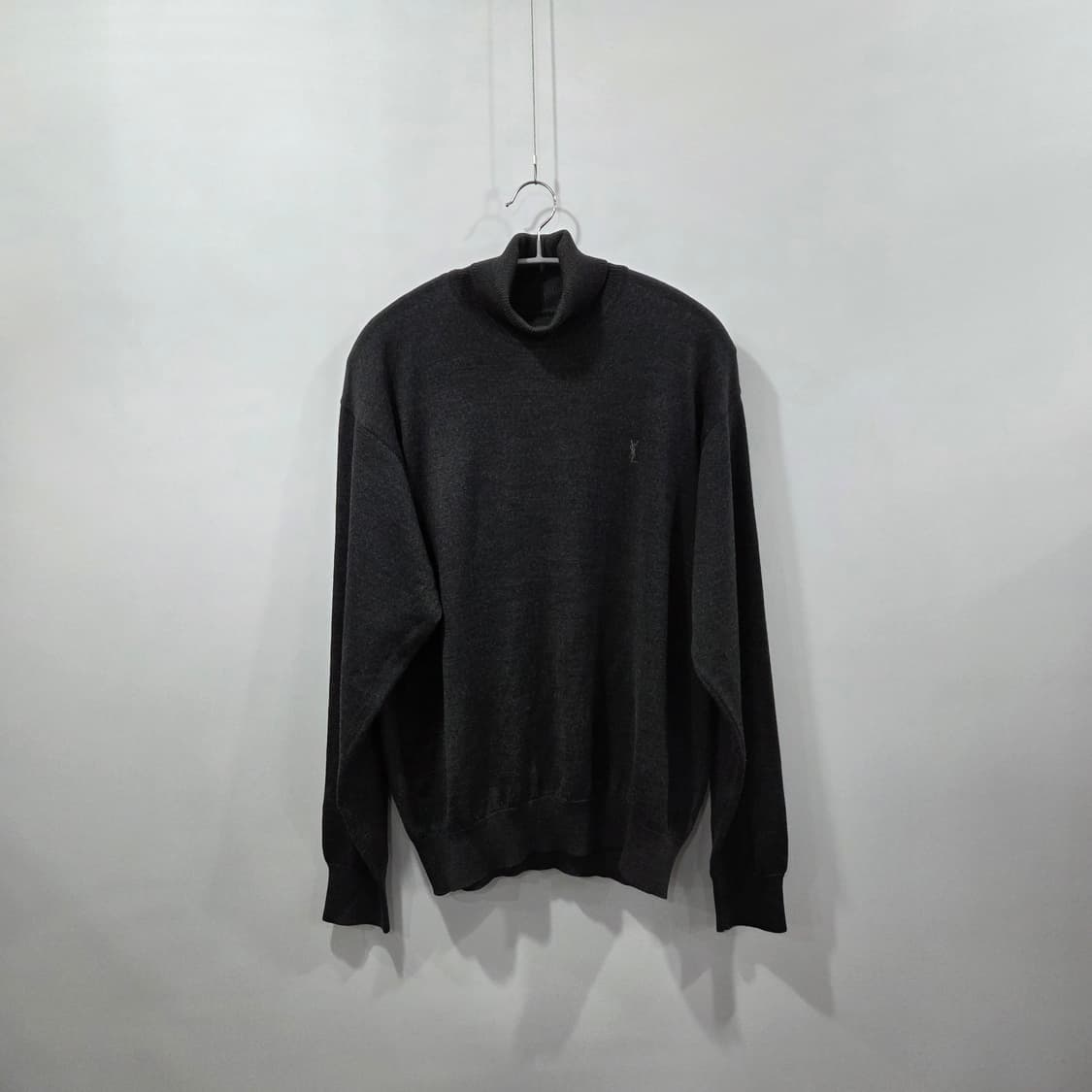 입생로랑 터틀넥 니트 다크그레이 105 상품이미지1