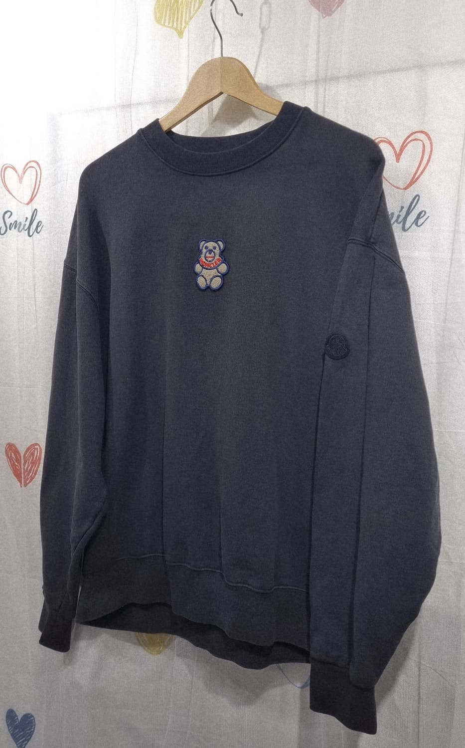정품) 몽클레르  테디 베어 패치 스웨트 셔츠  상품이미지2