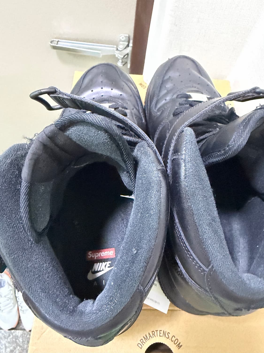 슈프림 나이키 에어포스1 미드블랙 상품이미지3