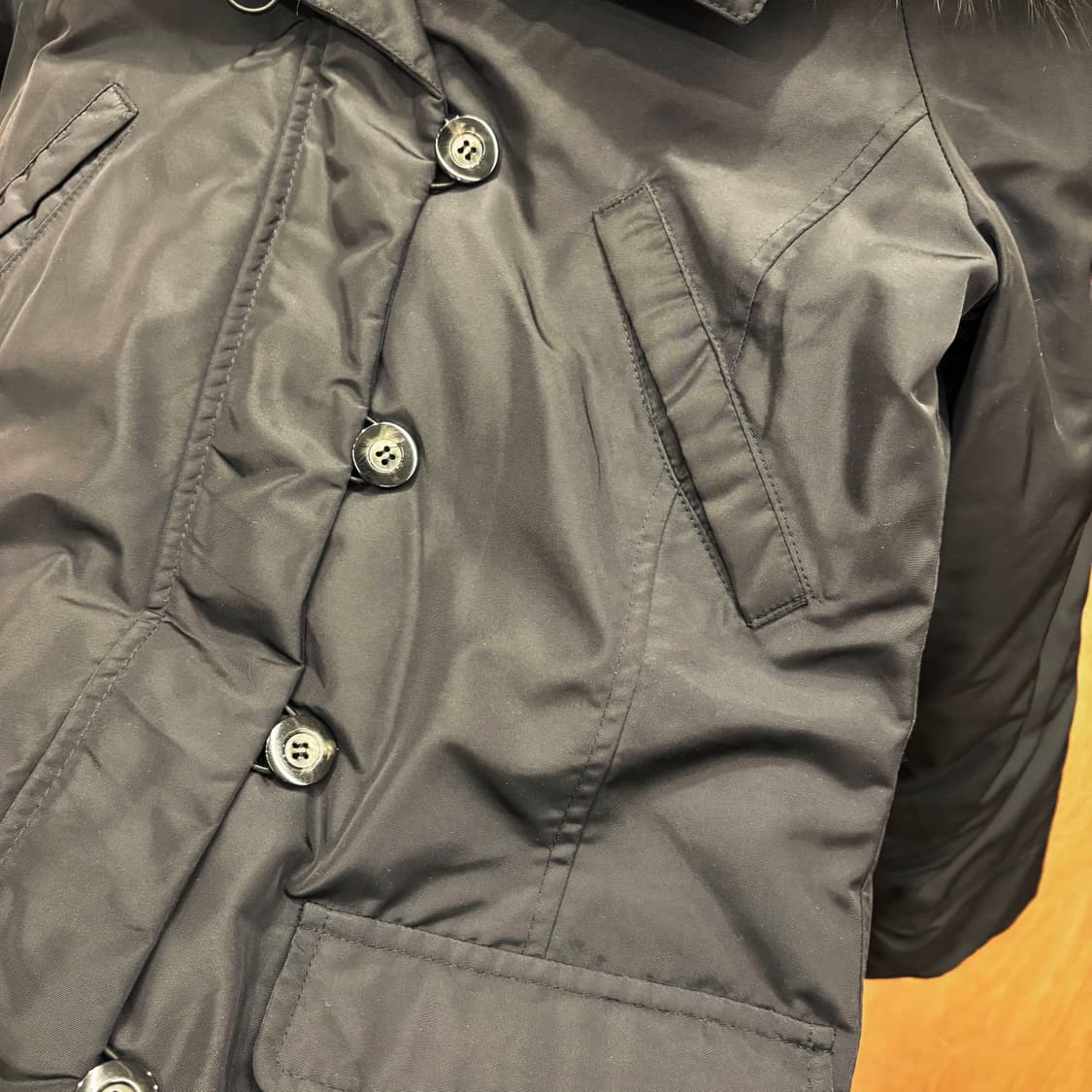 막스마라 위켄드 다운 롱 패딩 코트 퍼 후드 블랙 퍼 라이닝 디테일 블랙 상품이미지6