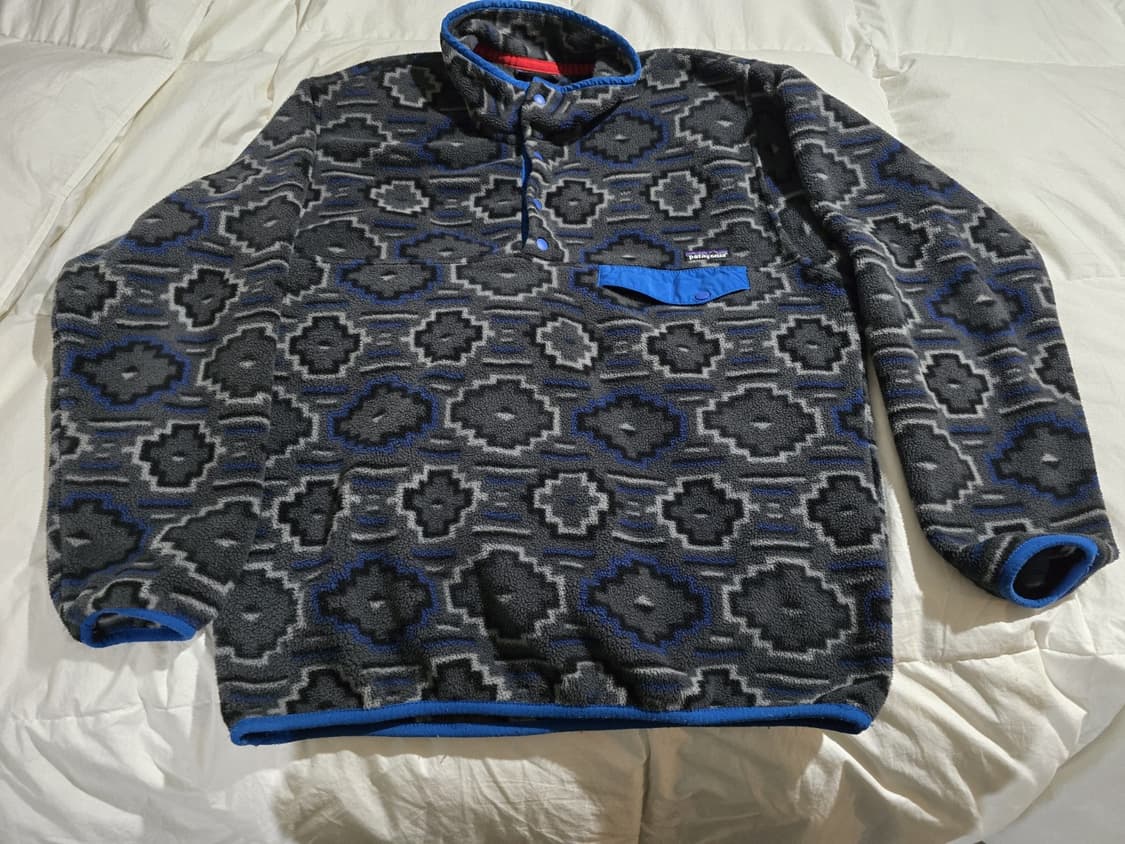 10s 파타고니아 신칠라 스냅-T 지오메트릭 블랙/블루 아즈텍 패턴 상품이미지1