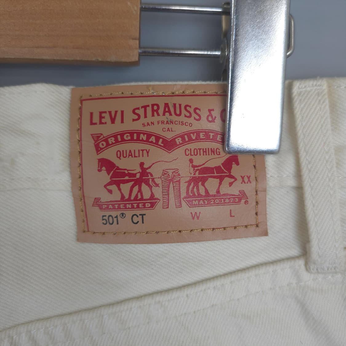 여성용 리바이스 Levi's 501 CT 크림 컷오프 데님 숏팬츠 상품이미지5