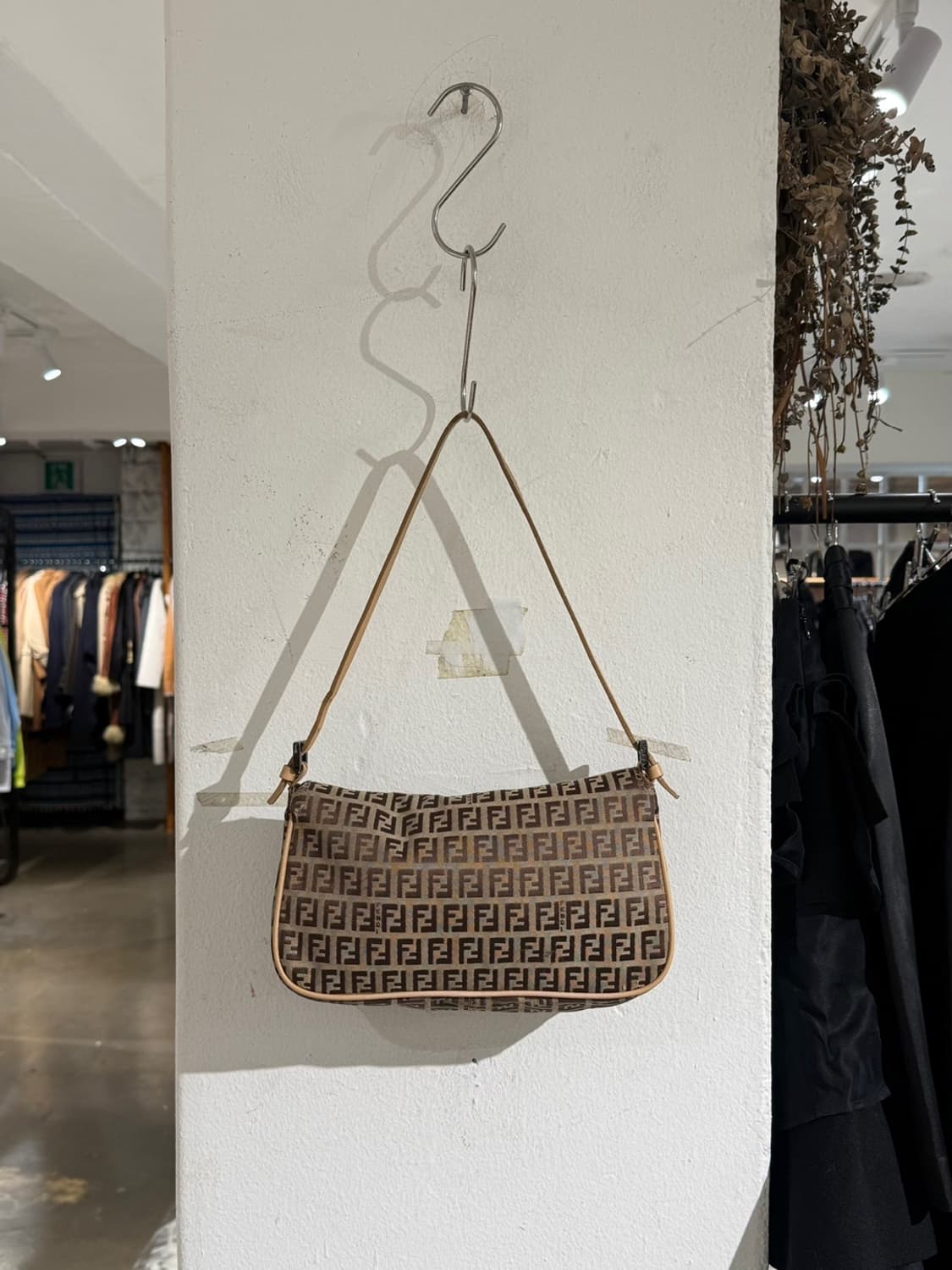 펜디 베이지 주키노 플랩 포쉐트 숄더백 상품이미지6