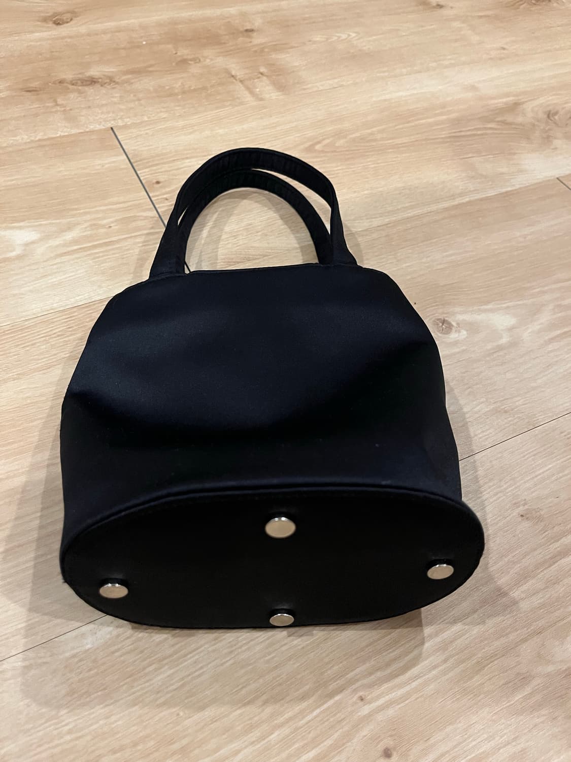 Openyy 오픈 와이와이 사틴 로고 토트백 블랙 상품이미지3