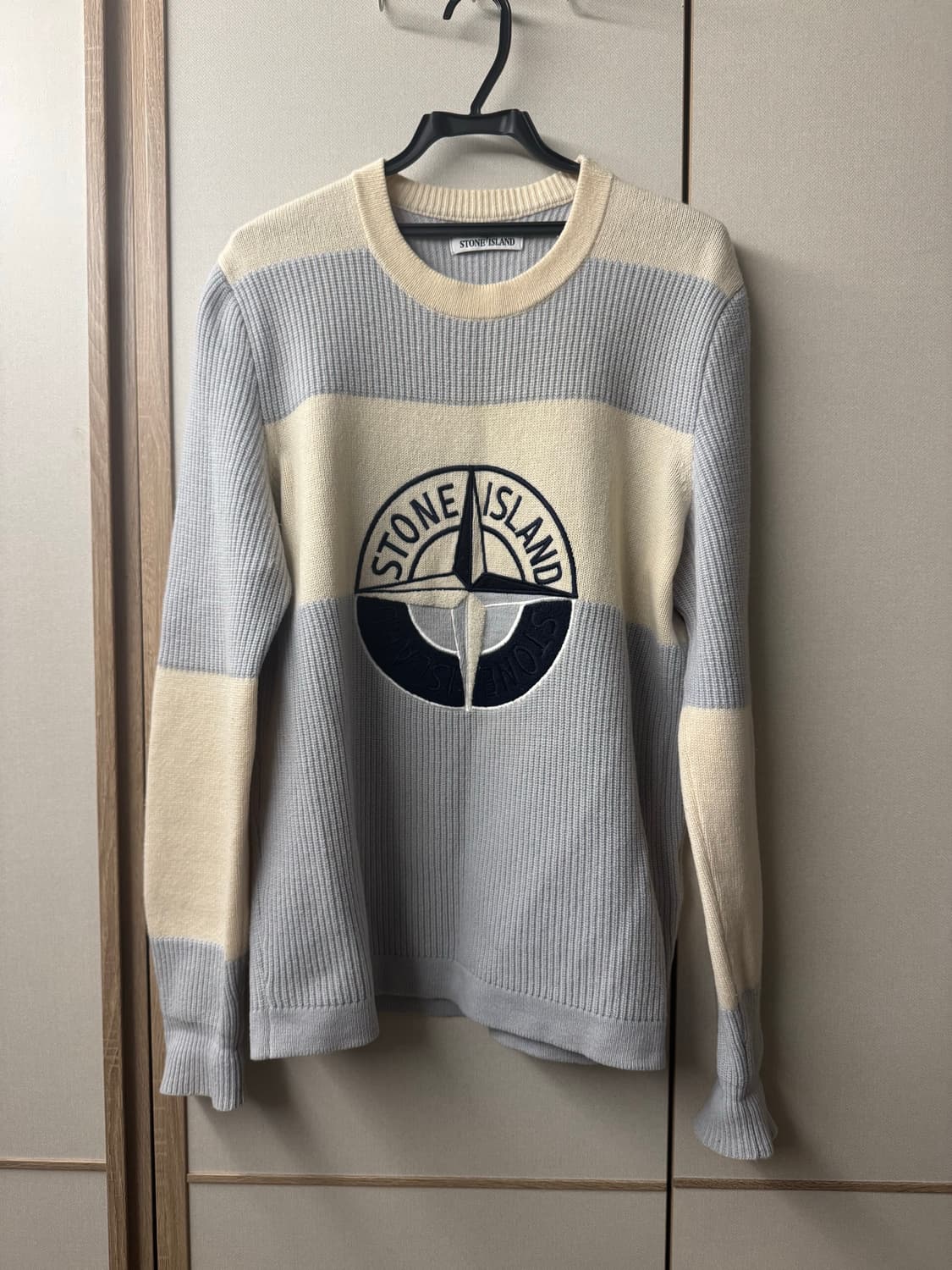 스톤아일랜드 나침반로고 단가라니트 블루화이트 상품이미지1