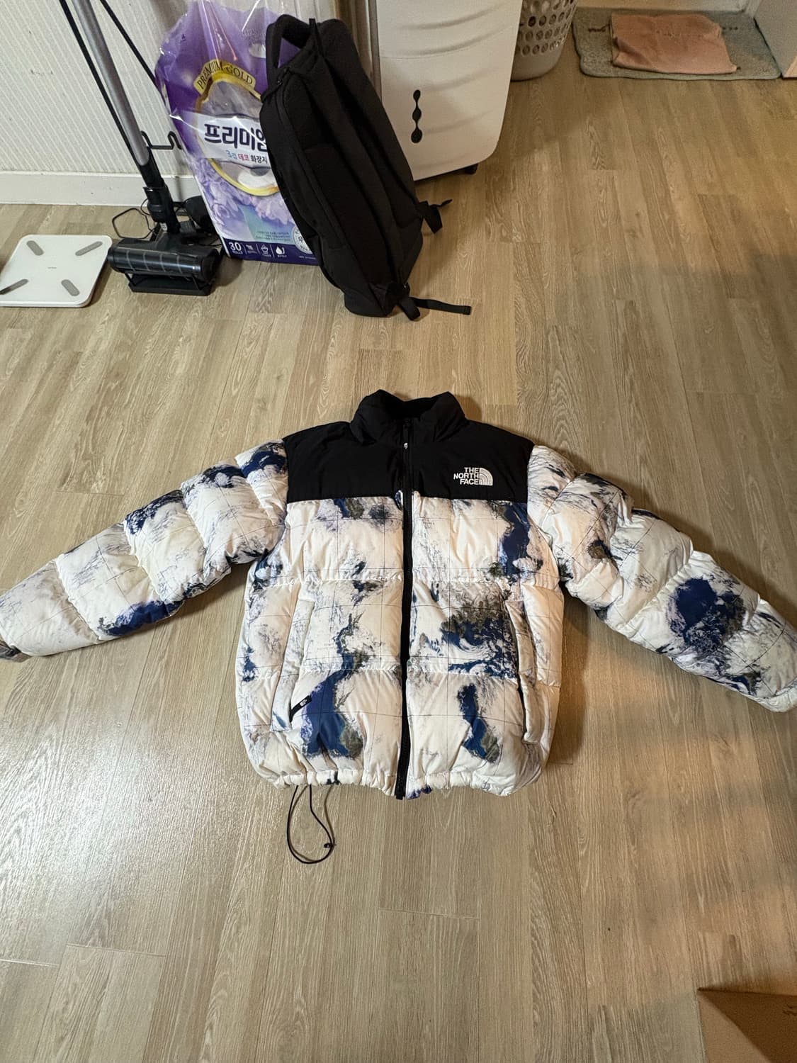 노스페이스 화이트 라벨티 눕시 다운 자켓 프린트 화이트 샌드 상품이미지1