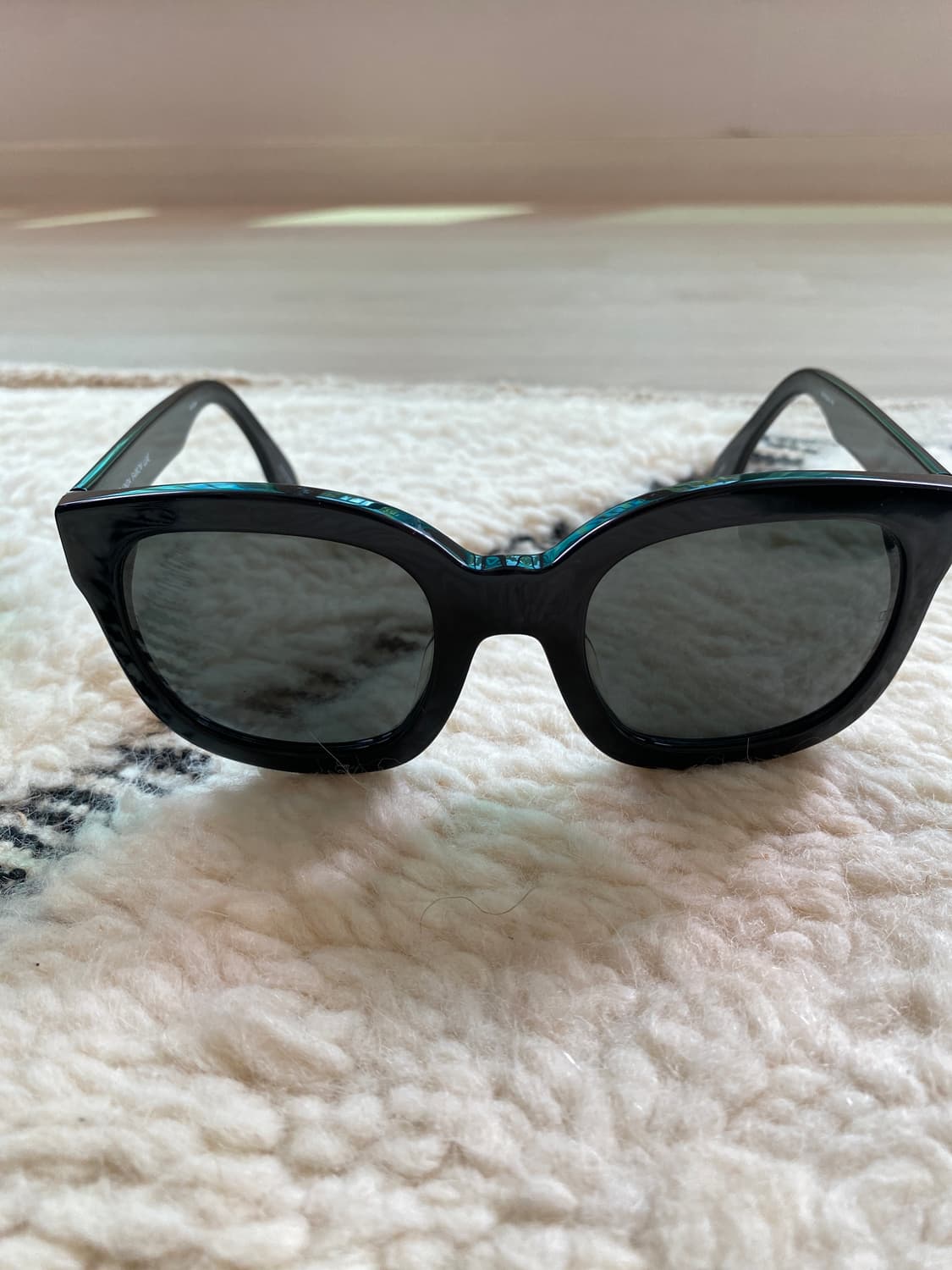 린다페로우 블랙 그라데이션 선글라스 상품이미지1