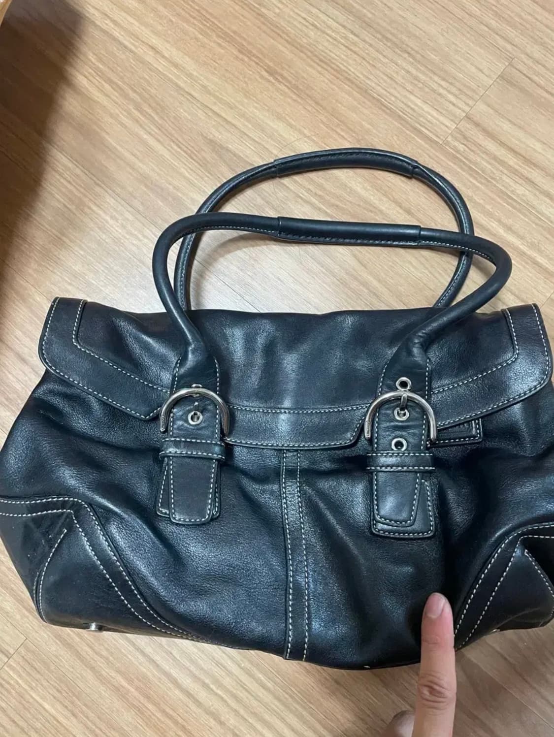코치 블랙 레더 숄더백 상품이미지1