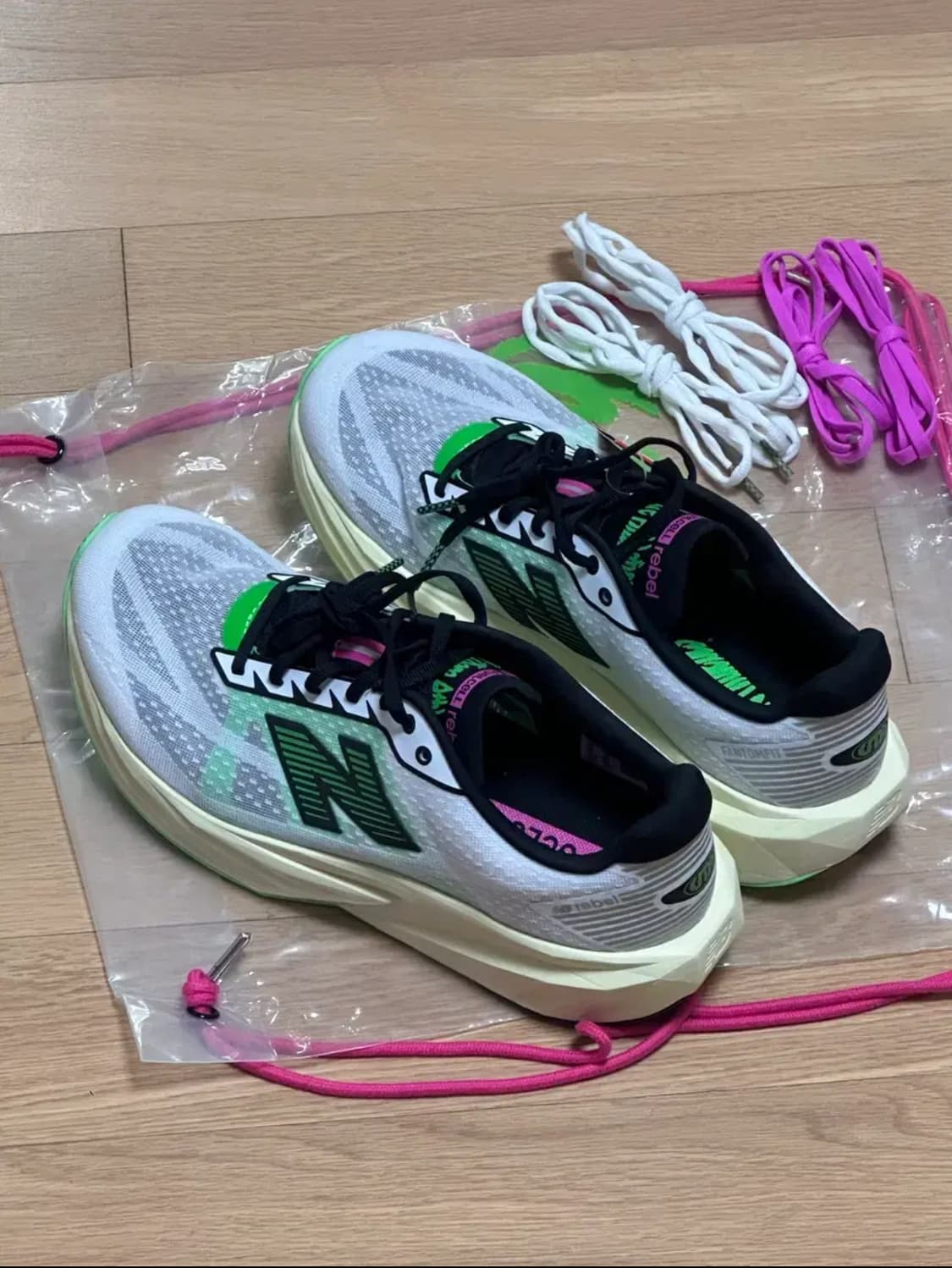 285 신품) 뉴발란스 레벨v5 그린 상품이미지2