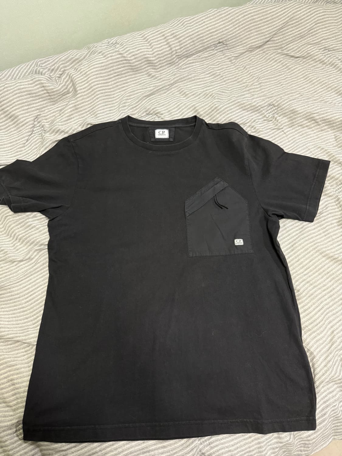C.P컴퍼니 포켓 반팔 티셔츠 블랙(L) 상품이미지1