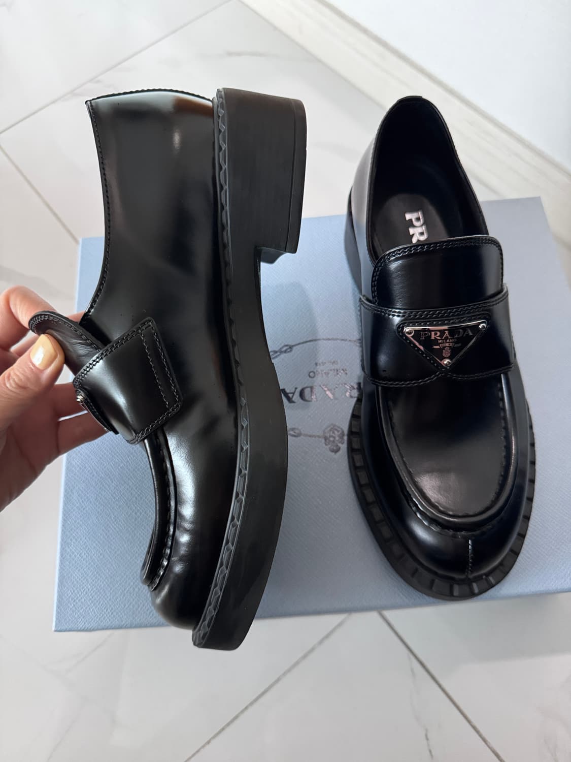 [37] 프라다 초콜릿 브러시드 로퍼 블랙 상품이미지2