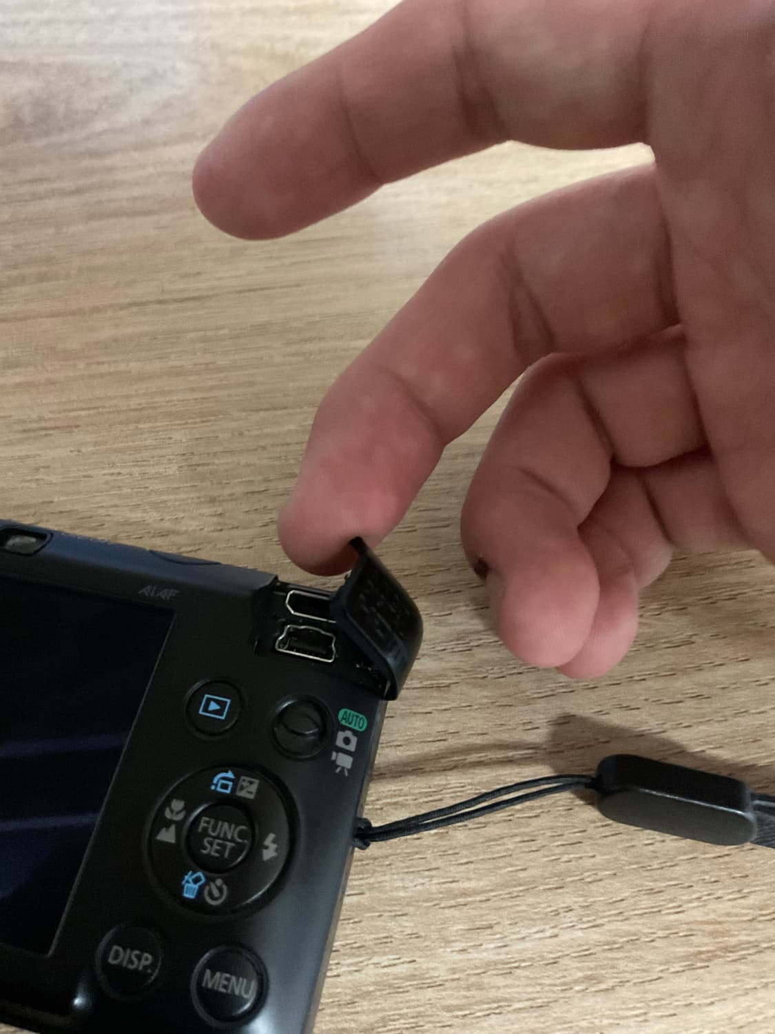 캐논 ixus 100is 팔아요 상품이미지2