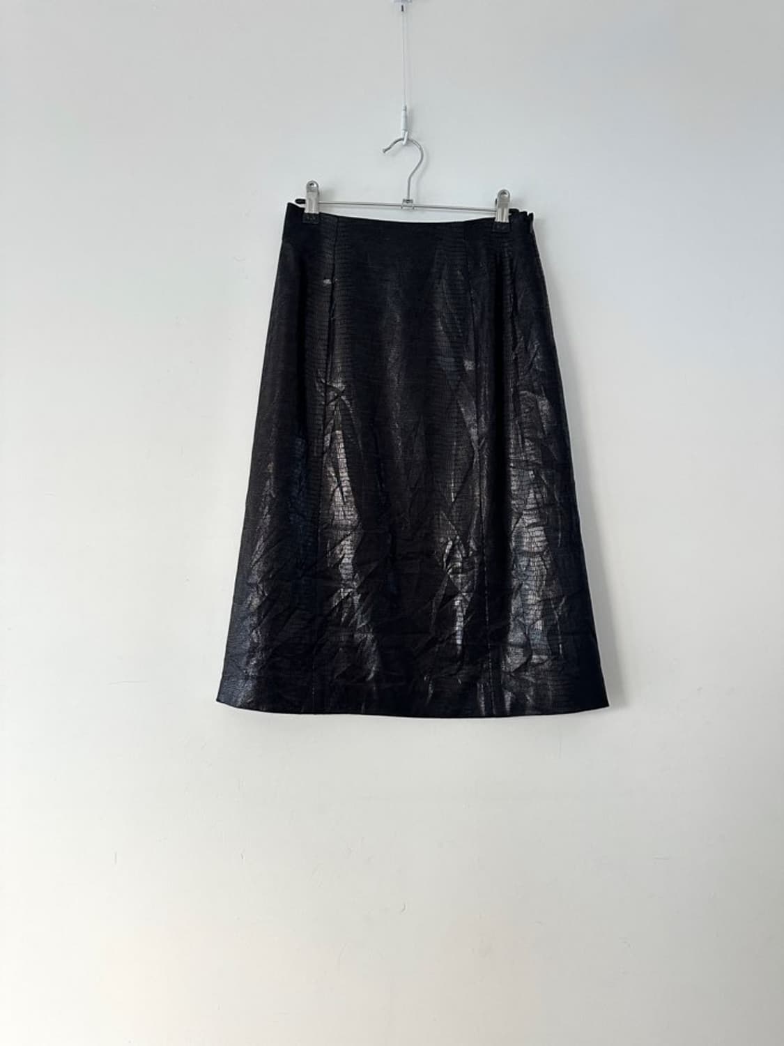Semi crinkled leather skirt 상품이미지1